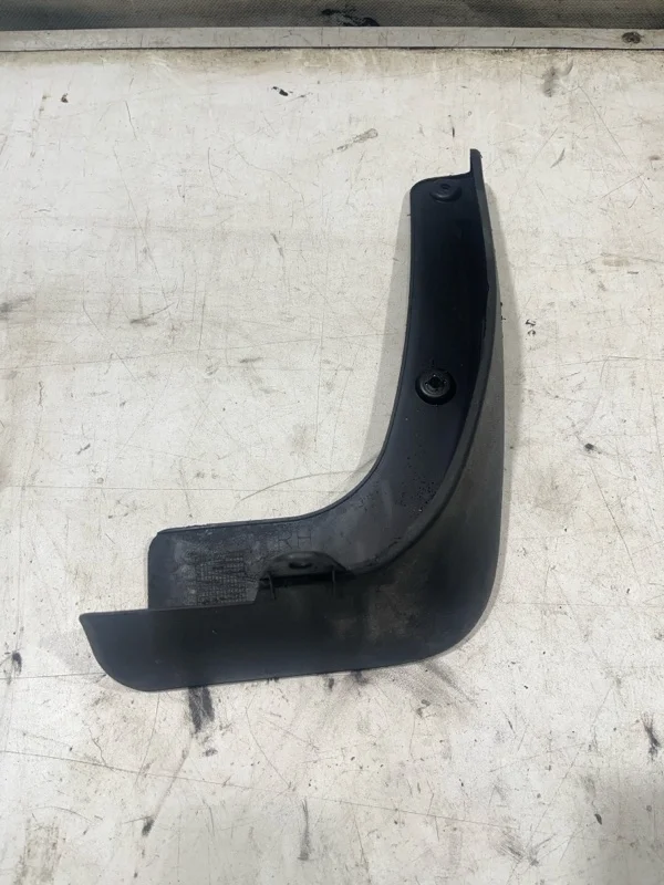 Брызговик задний правый KIA Sorento 2 2010