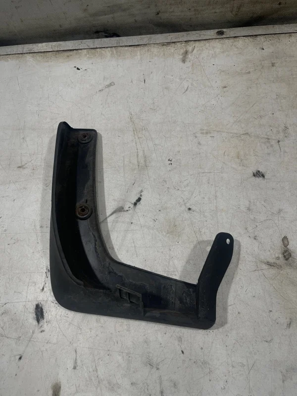 Брызговик передний левый KIA Sorento 2 2010