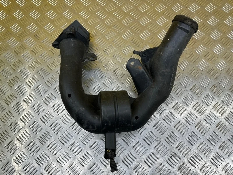 Патрубок воздушного фильтра Toyota Rav 4 (Ca40) (2012-2019) 2013 1775126070 2.0 D 1ADFTV