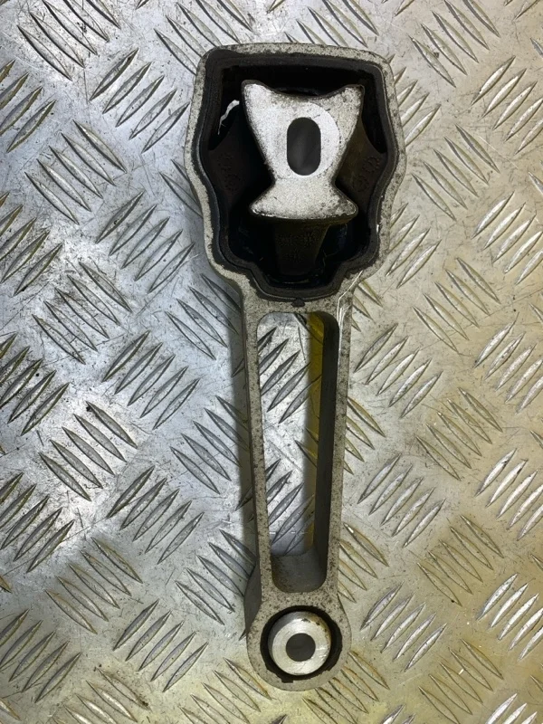 Подушка крепления двигателя Land Rover Range Rover Evoque I (2011-2018) 2014 LR000597 2.2 D 224DT