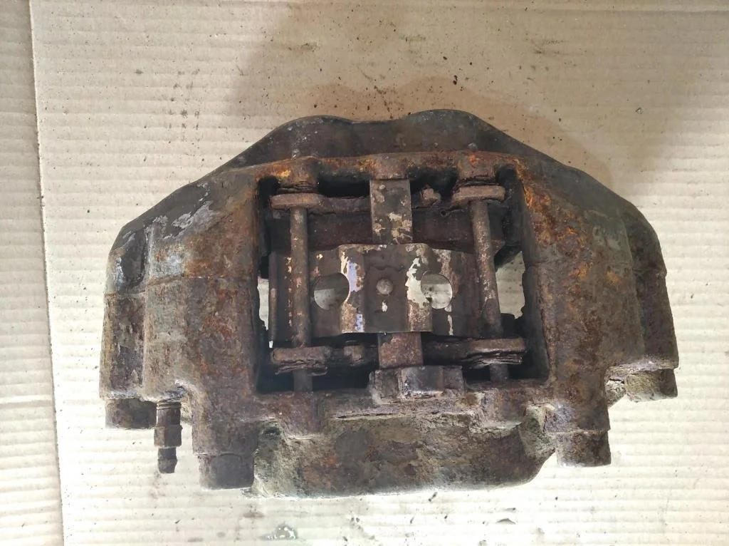 Суппорт передний левый Mercedes-Benz