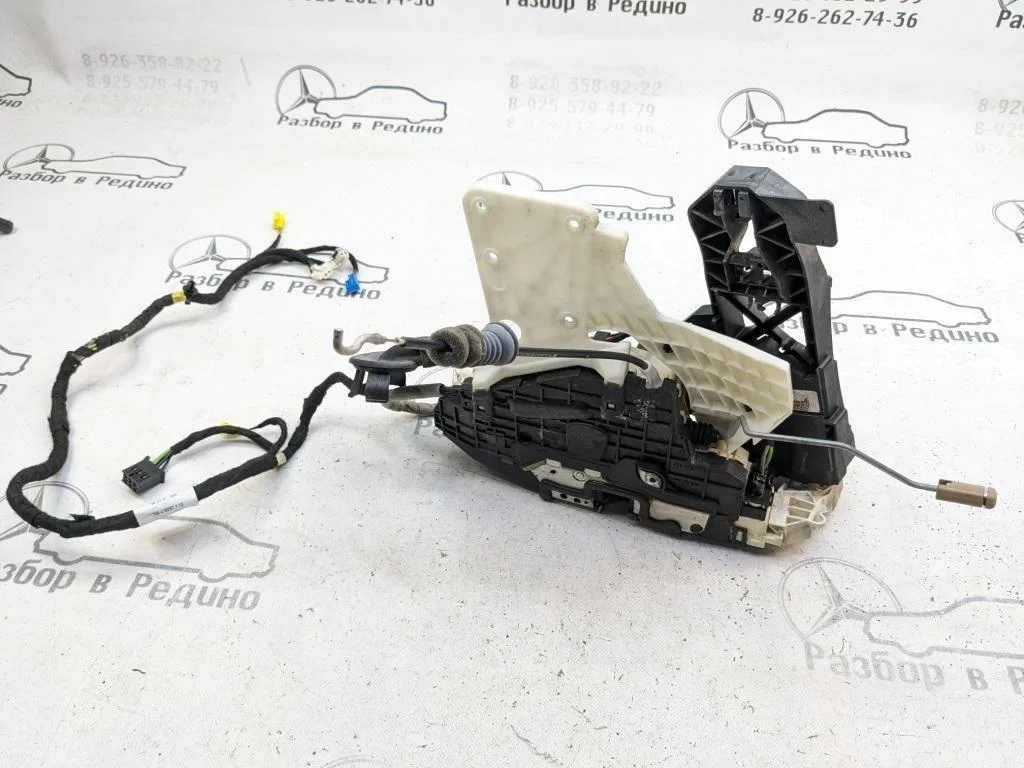 Замок двери передней правой Mercedes-Benz