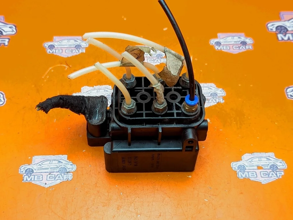 Блок клапанов пневмоподвески Mercedes-Benz