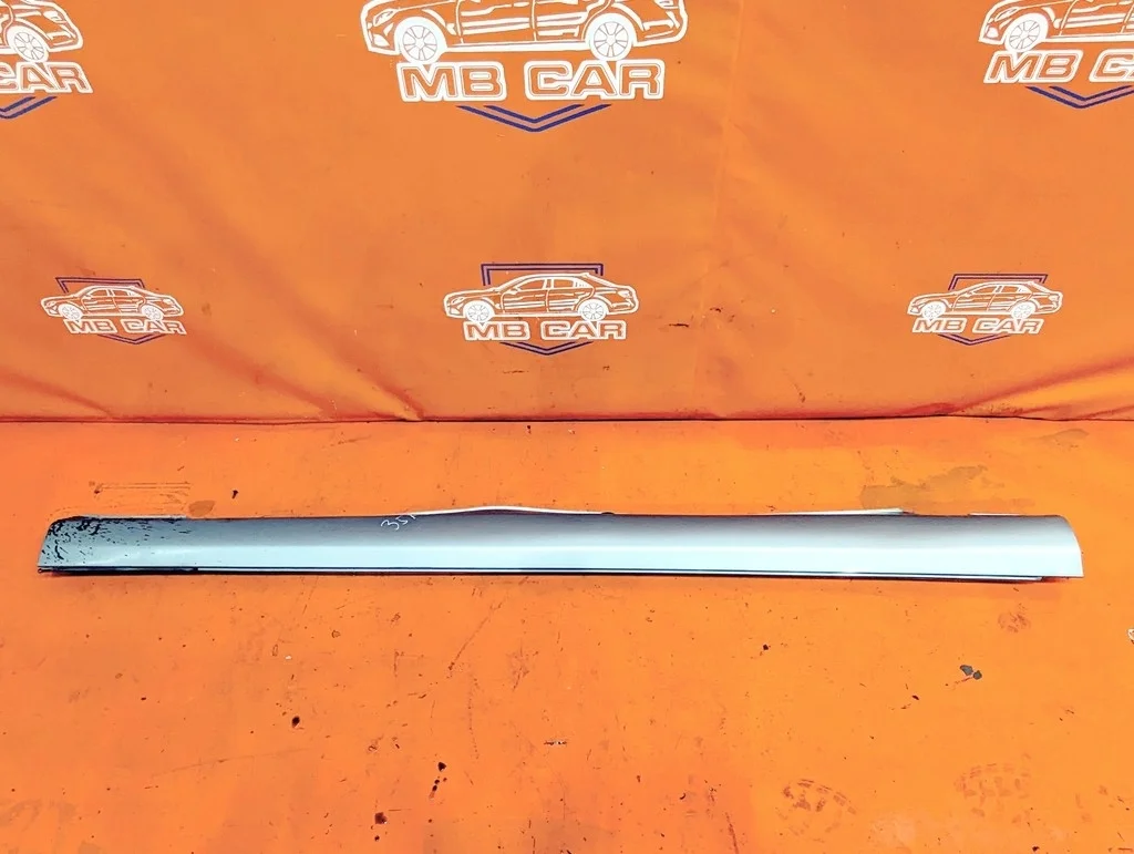 Порог пластиковый правый Mercedes-Benz