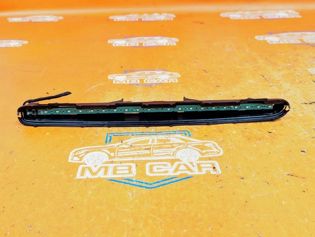 Фонарь стоп-сигнала Mercedes-Benz