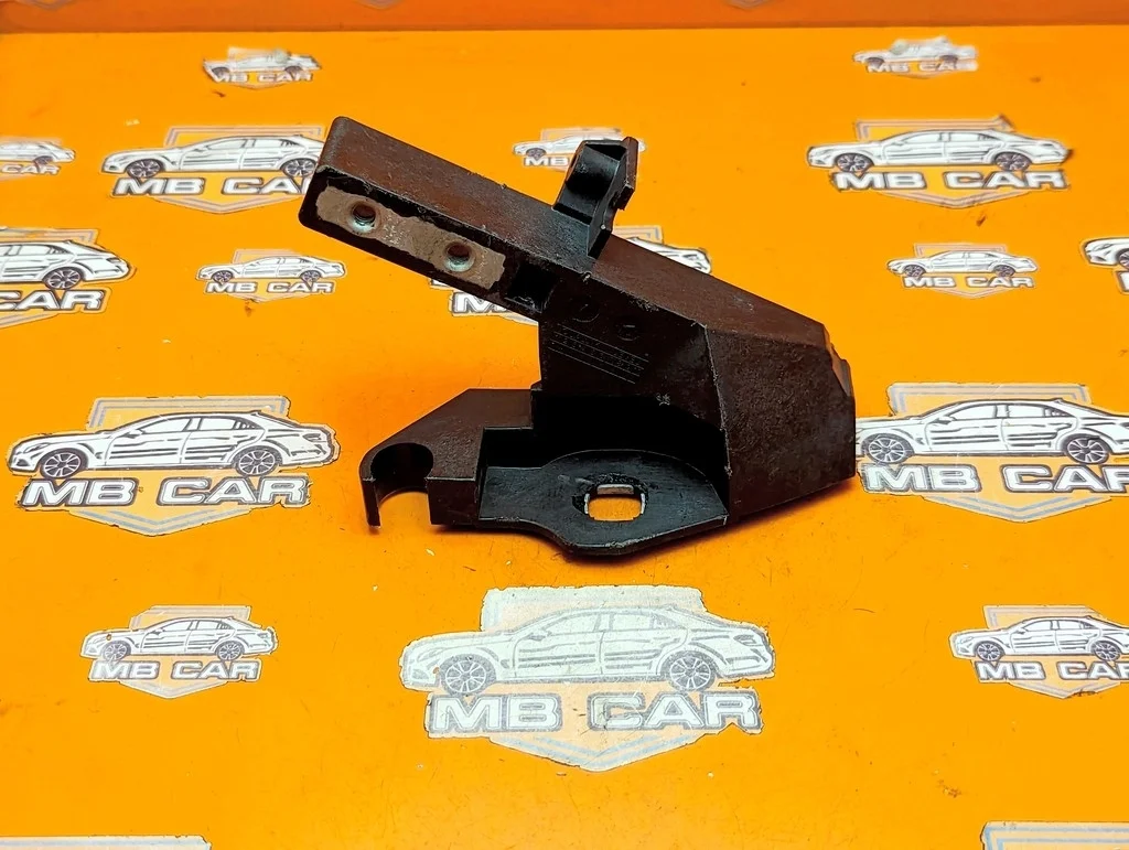 Кронштейн усилителя переднего бампера Mercedes-Benz