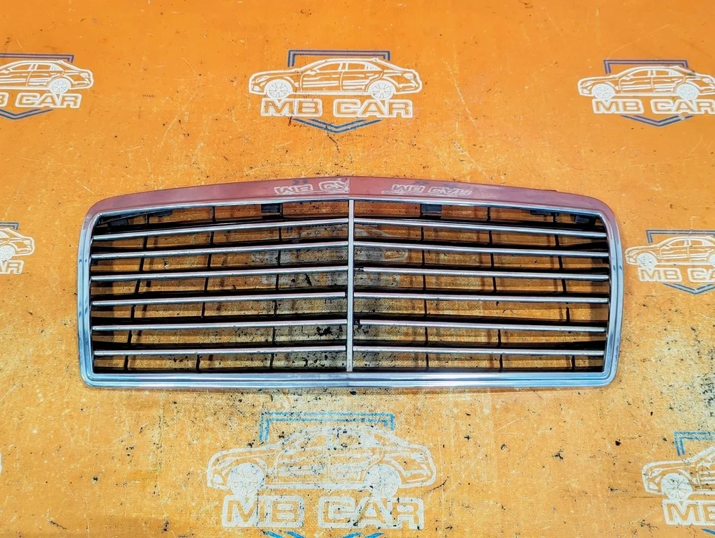Решетка радиатора Mercedes-Benz