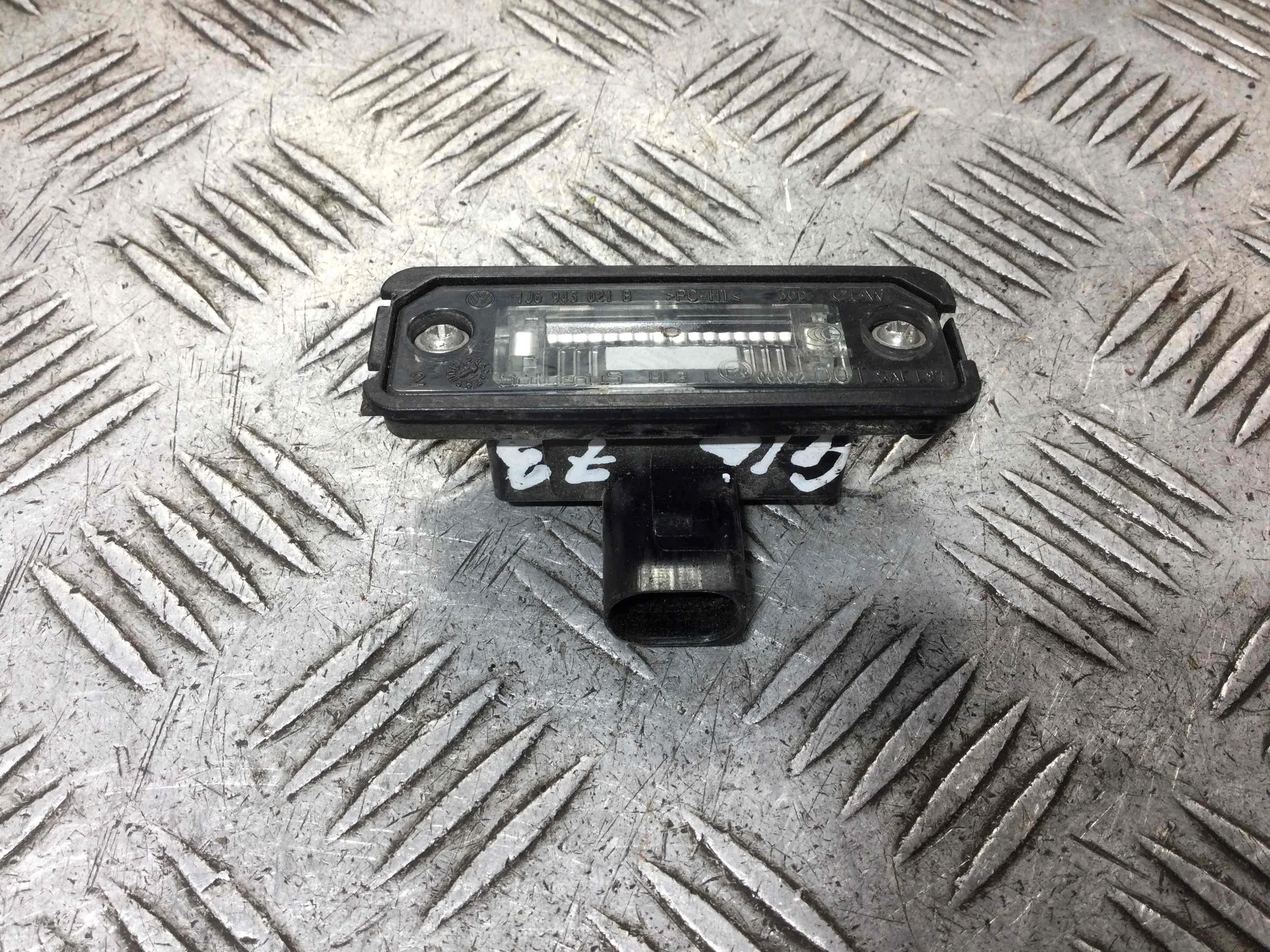 Подсветка номера Volkswagen Golf 4 поколение (1997-2004) бензин 1.6 i Механика Х/б