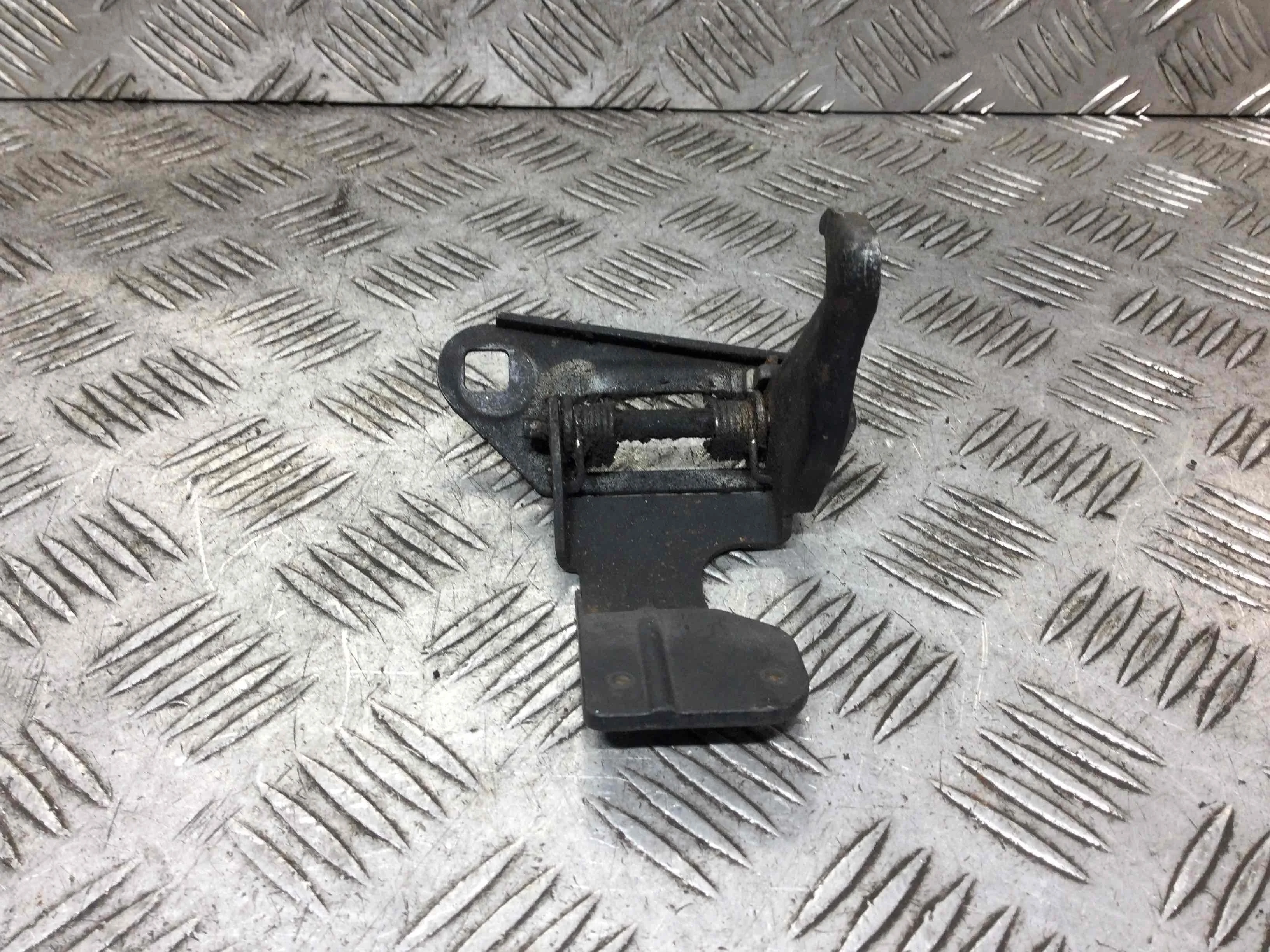 Замок капота Land Rover Discovery Discovery III (LA) 2004 - 2009 дизель 2.7 TD Автомат Внедорожник