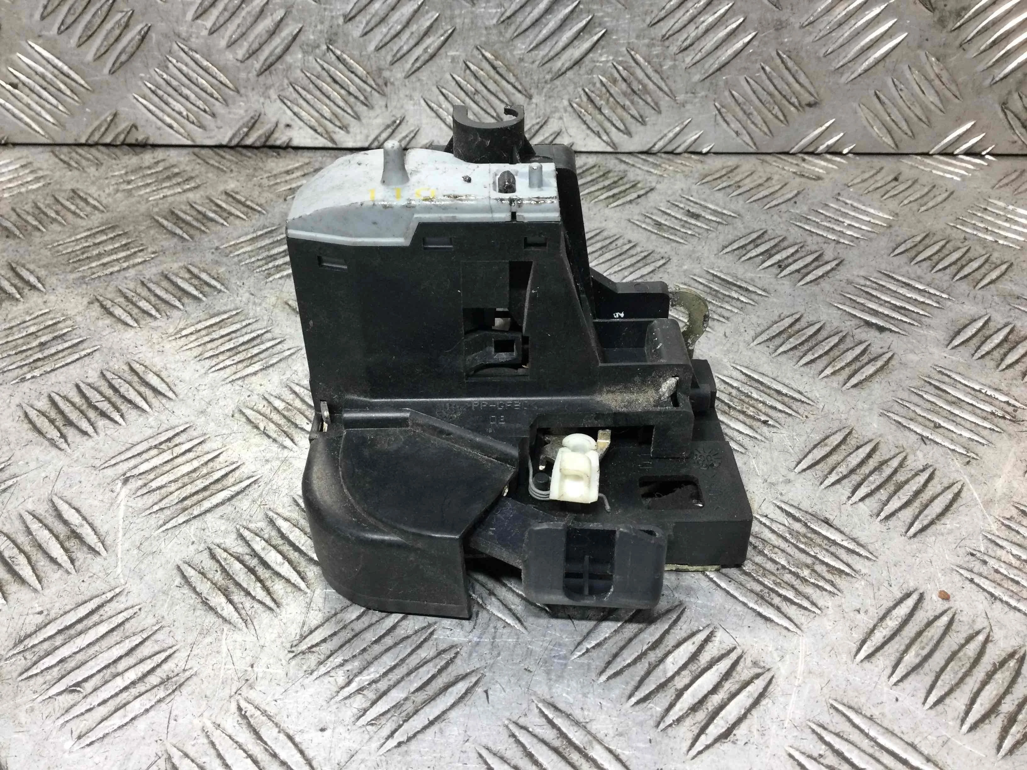 Замок двери передней правой Renault Scenic RX4 1 поколение (1999-2003) бензин 2.0 i Механика Минивэн