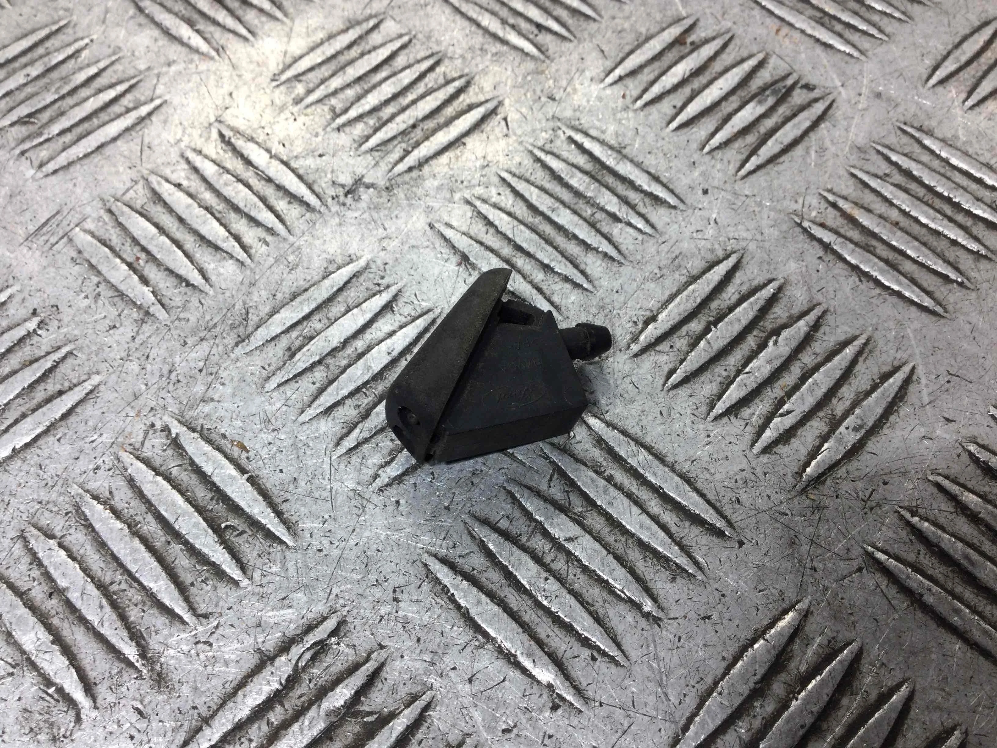 Форсунка омывателя Ford Focus 1 поколение (1998-2001) бензин 1.6 i Механика Х/б