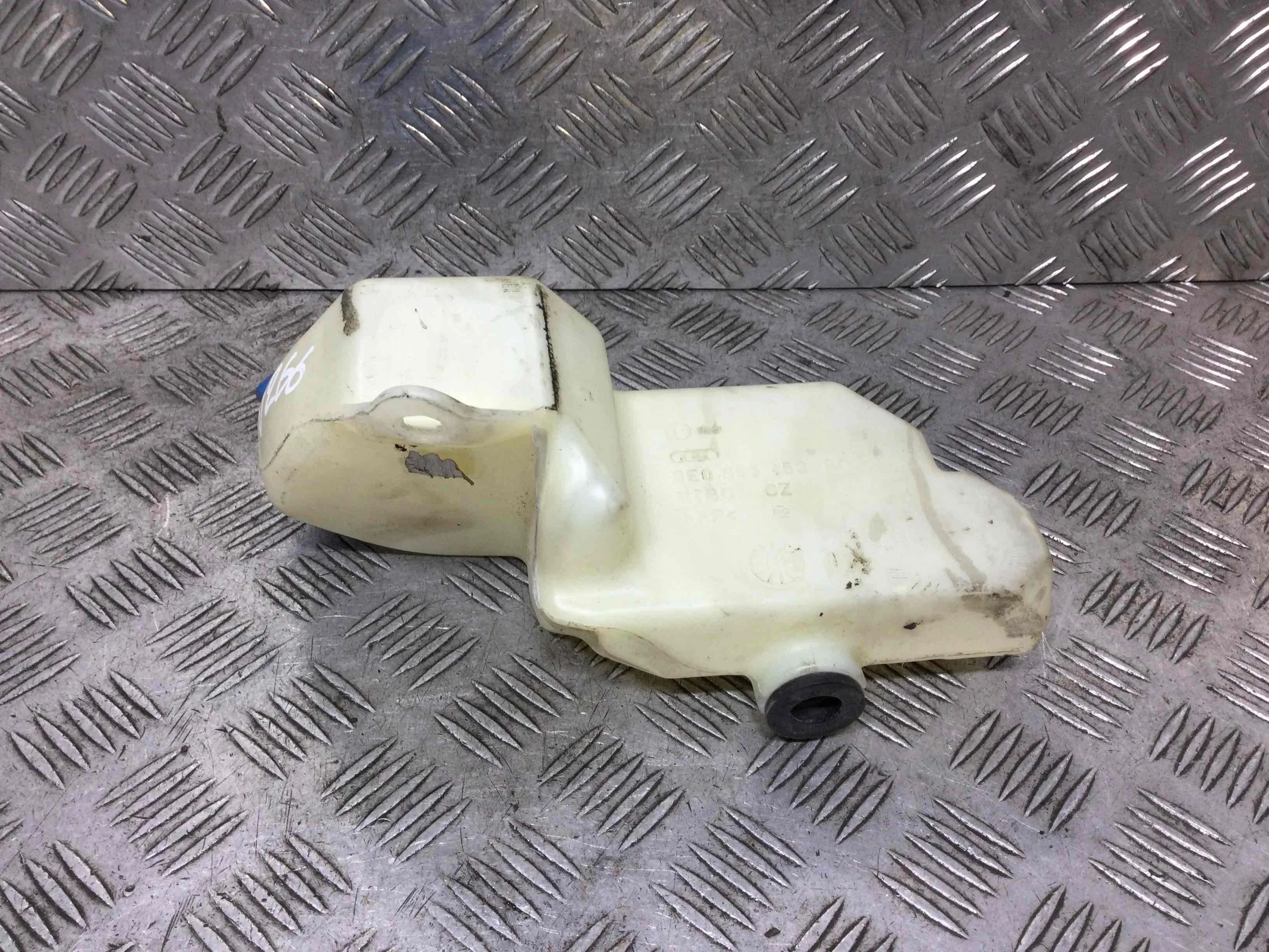 Бачок омывателя Audi A4 B6 (2000-2005) дизель 2.5 TDI Автомат Универсал