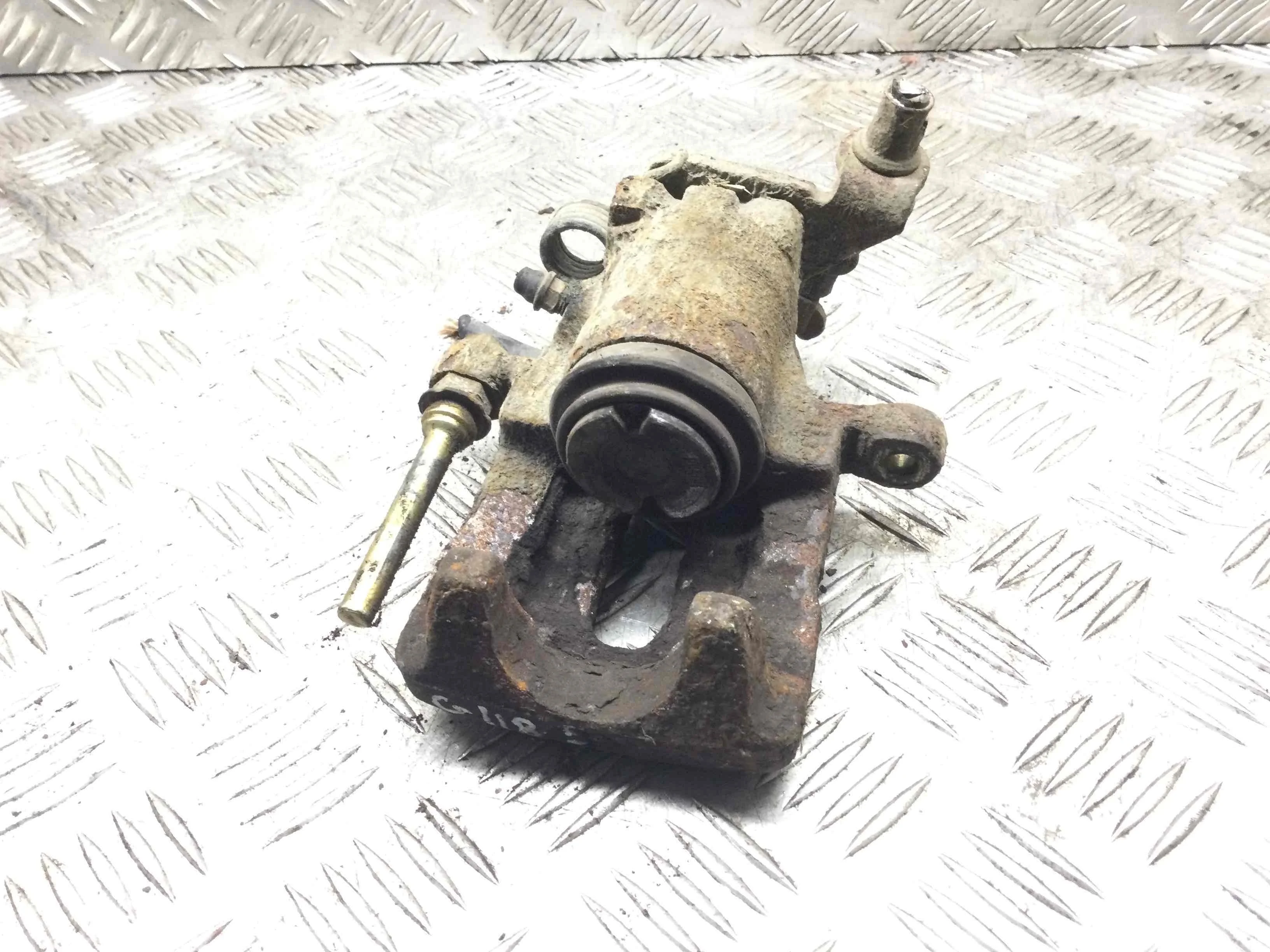 Суппорт задний правый Mitsubishi Space Star 1 поколение [рестайлинг] (2002-2005) бензин 1.3 i Механика Минивэн