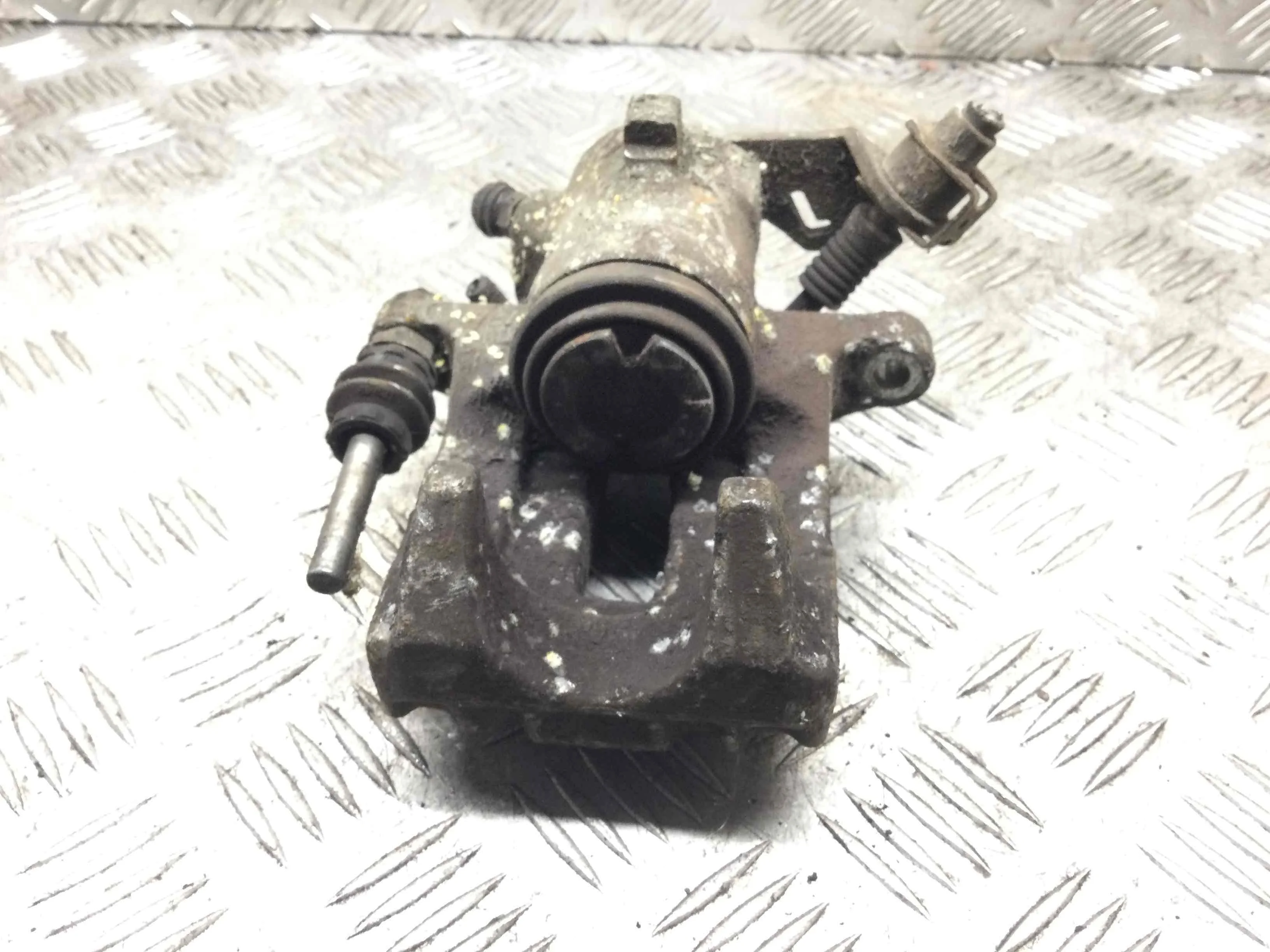 Суппорт задний правый Audi A3 8L (1996-2000) бензин 1.6 i Механика Х/б