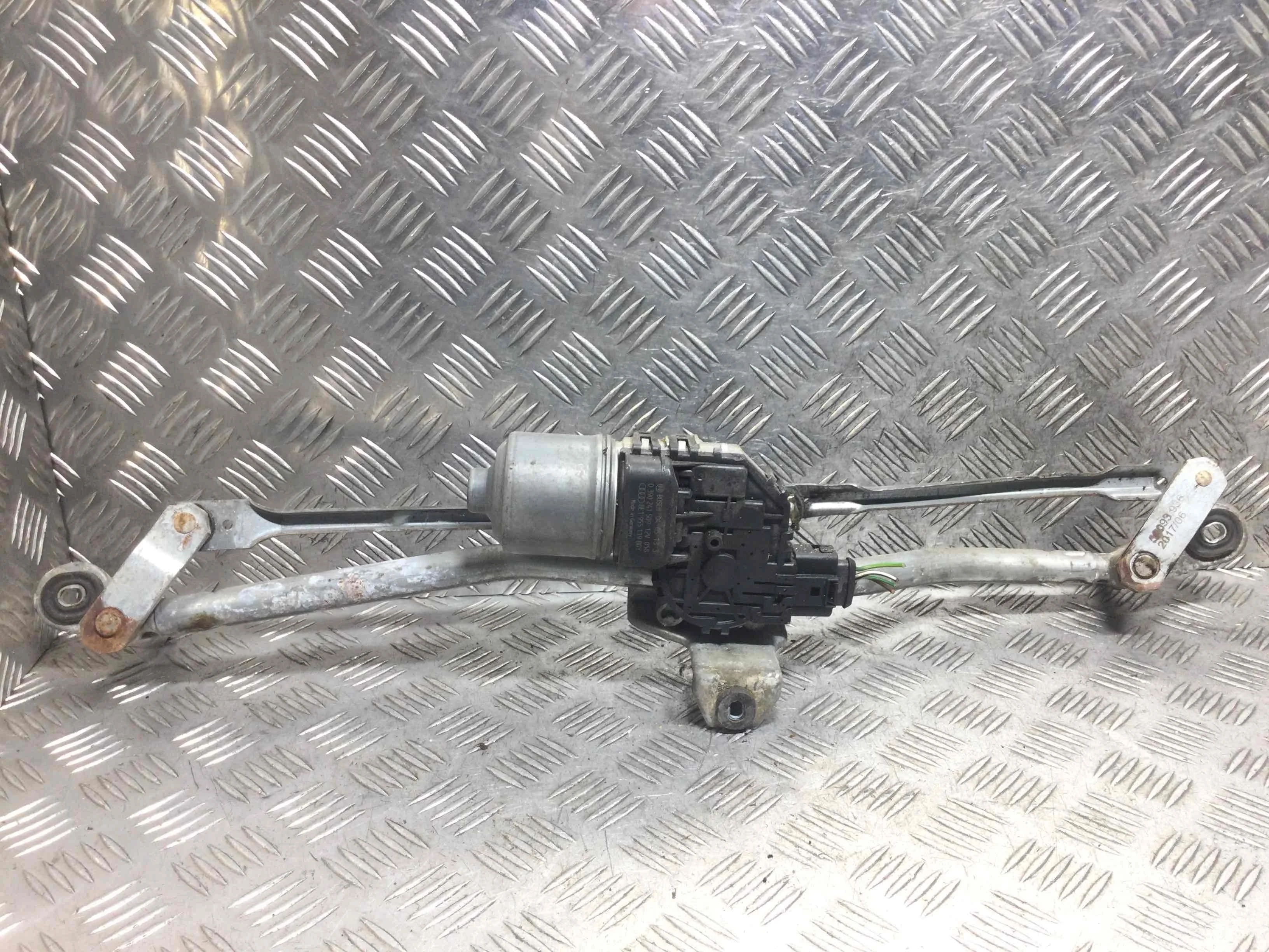 Механизм стеклоочистителя (трапеция дворников) Audi A4 B6 (2000-2005) бензин 2.0 i Механика Универсал