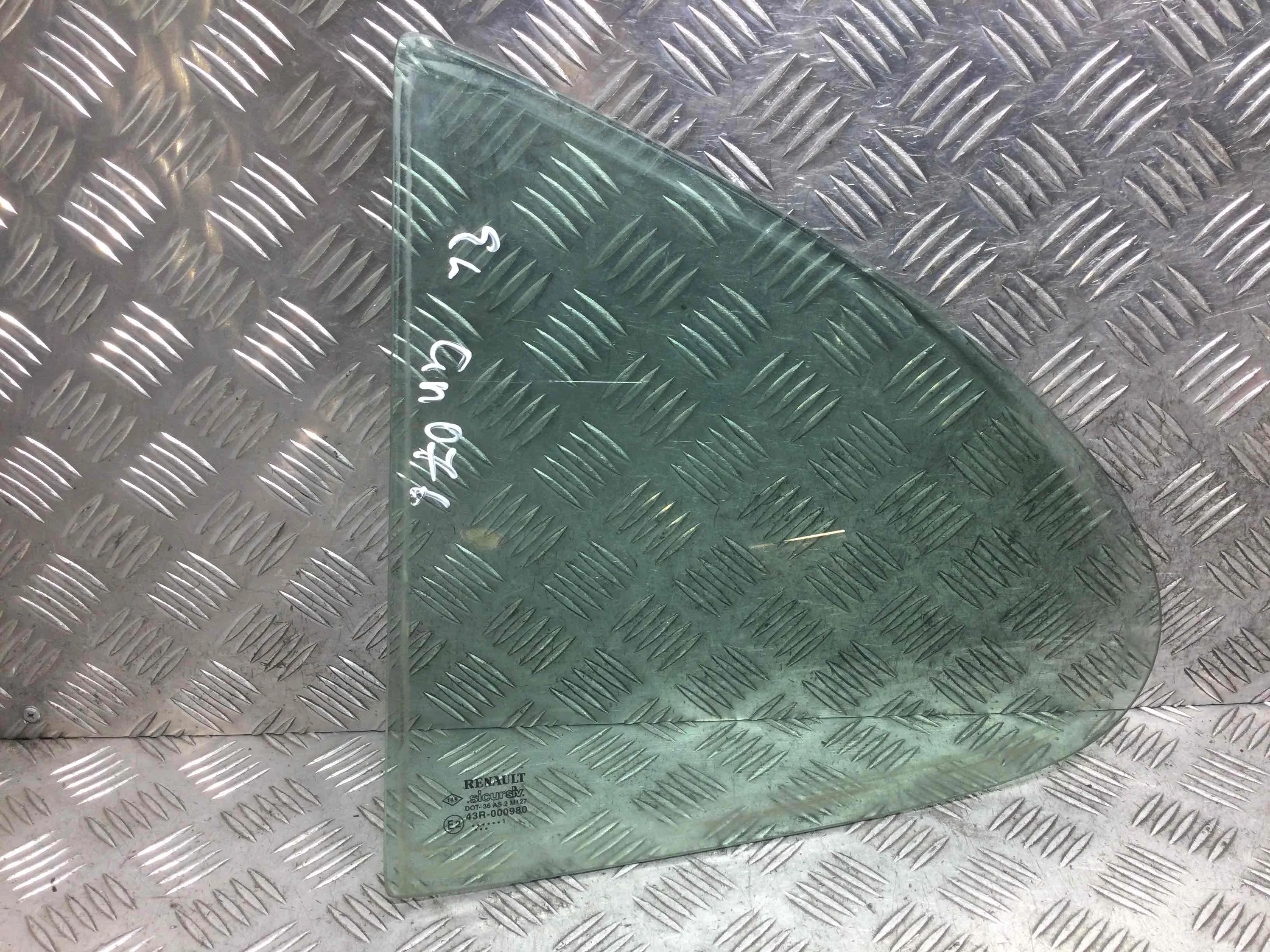 Форточка задняя левая Renault Megane 1 поколение [рестайлинг] (1999-2003) бензин 1.6  Механика Х/б