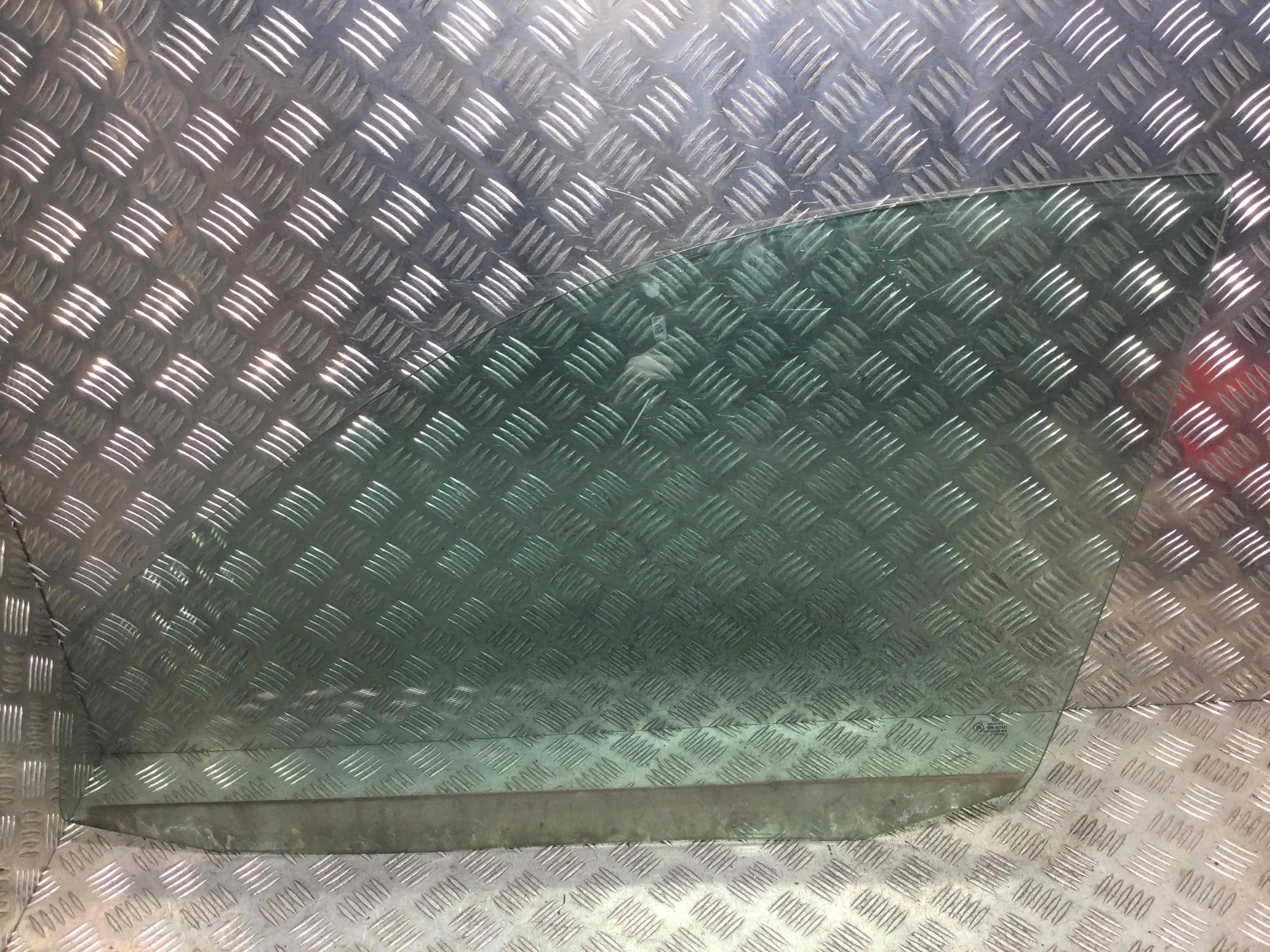 Стекло двери передней левой Volkswagen Golf 4 поколение (1997-2004) бензин 1.6 i Механика 5-дв, х/б