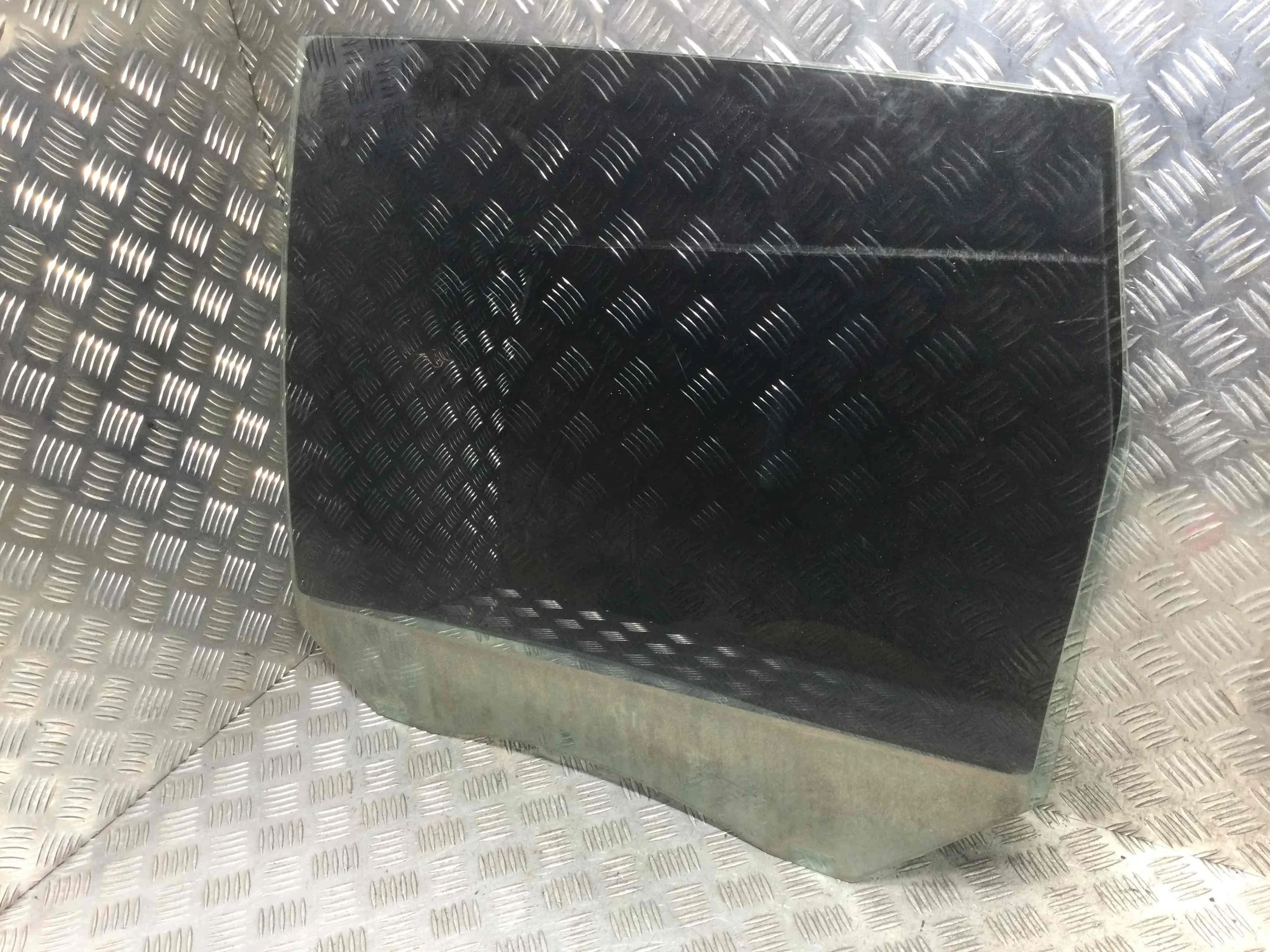 Стекло двери задней левой Ford C-MAX 1 поколение (2003-2007) бензин 1.8 i Механика Минивэн