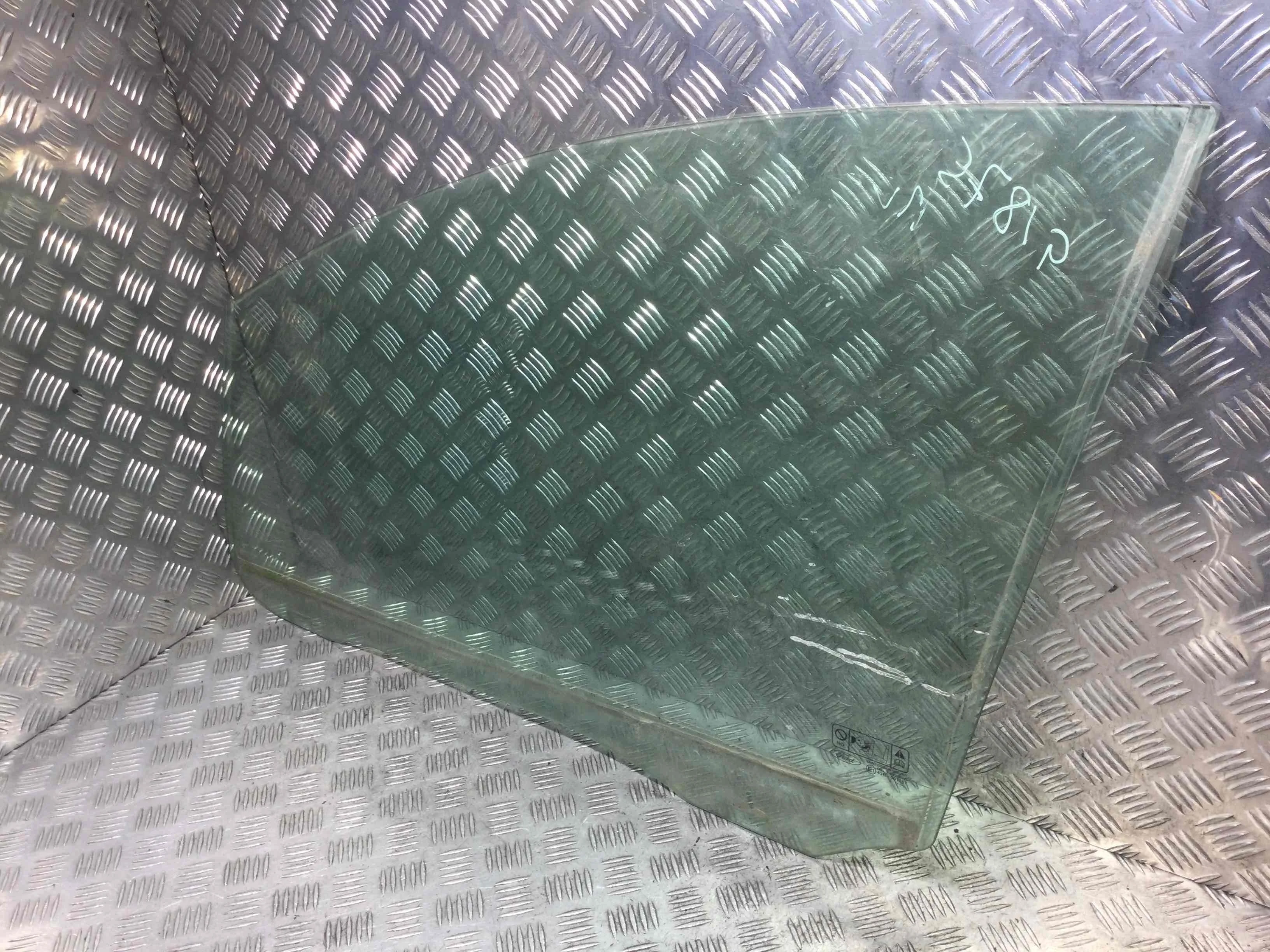 Стекло двери передней левой Ford C-MAX 1 поколение (2003-2007) бензин 1.8 i Механика Минивэн