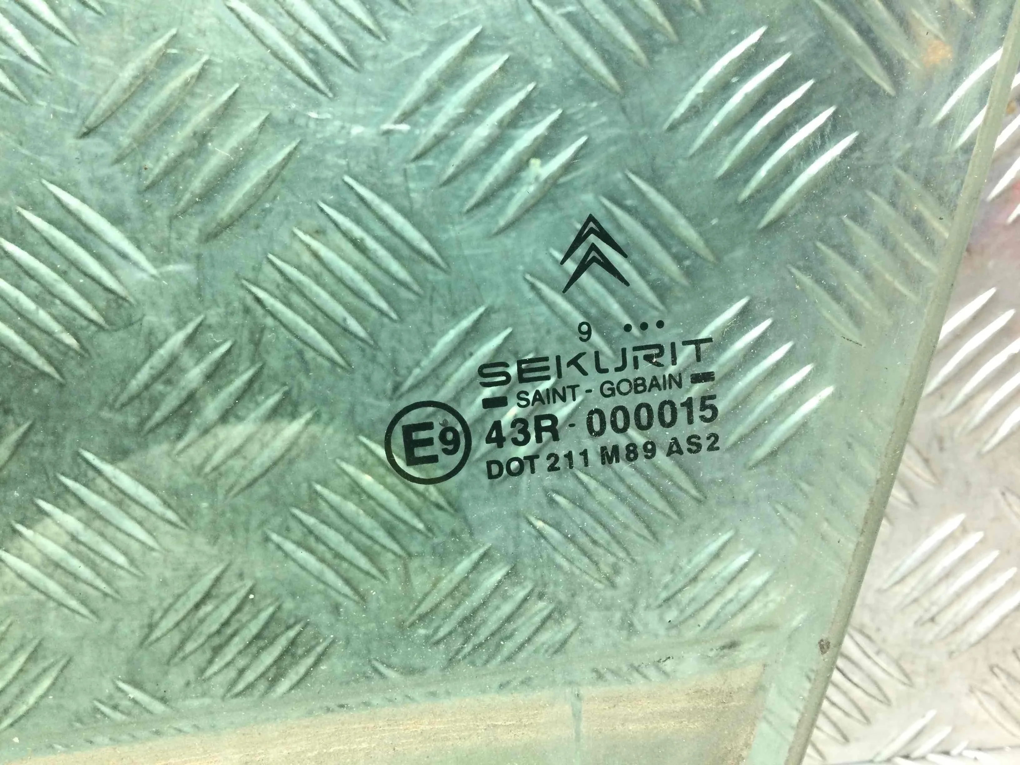 Стекло двери передней левой Citroen Xsara Picasso 1 поколение (1999-2004) бензин 1.8 i Механика Минивэн