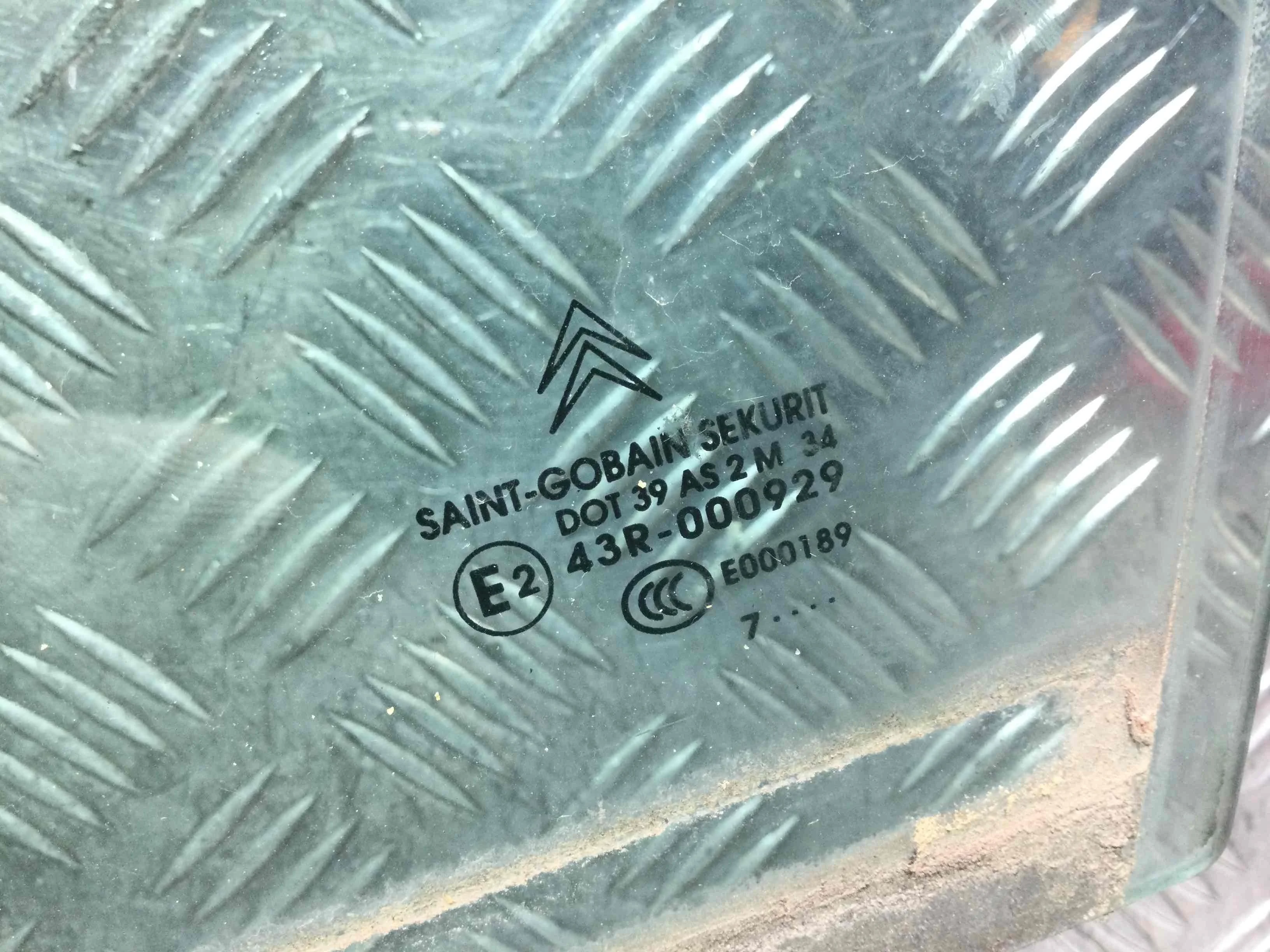 Стекло двери передней левой Citroen C4 1 поколение 2004 - 2008 бензин 1.4 i Механика Х/б