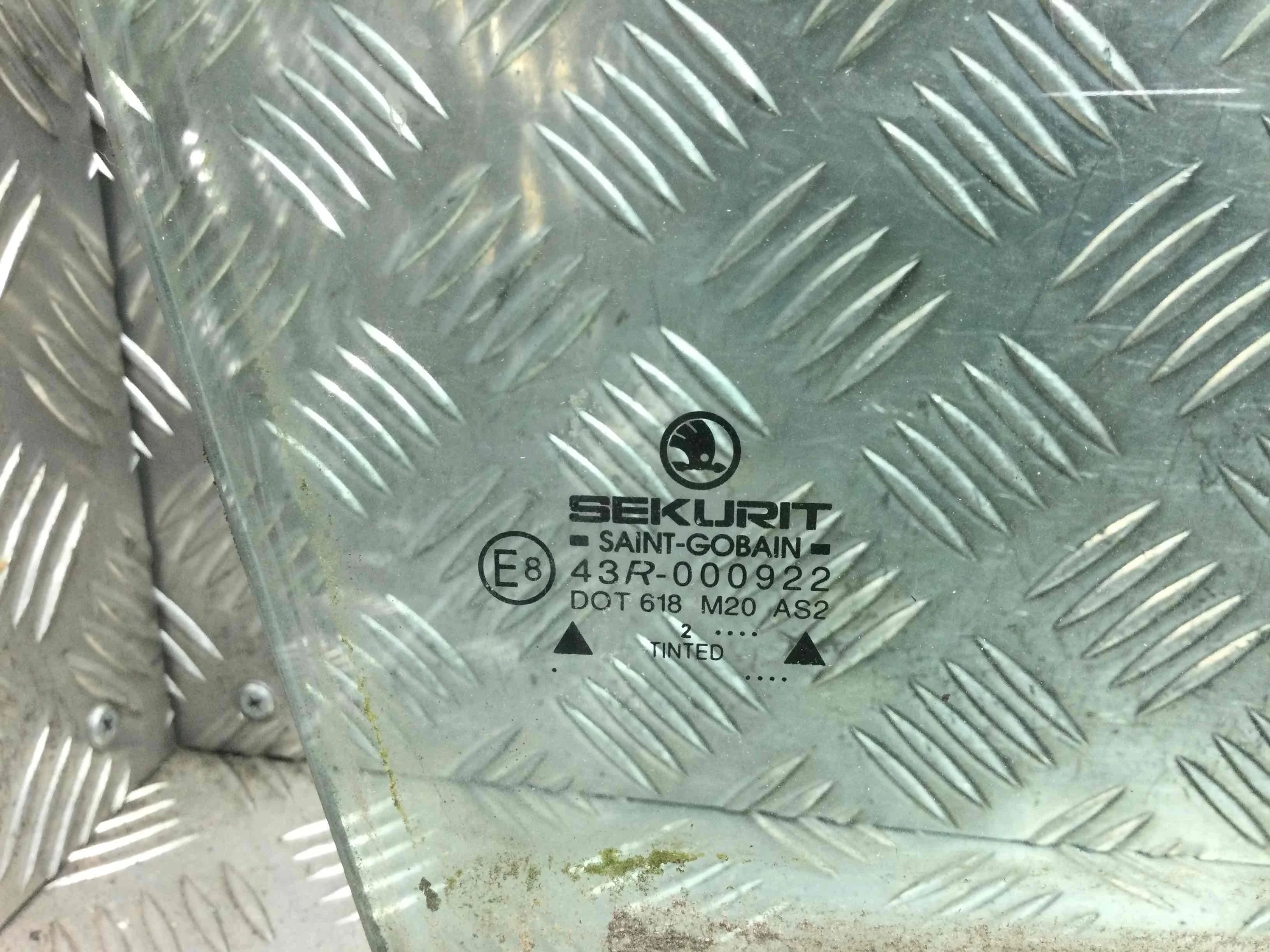 Стекло двери передней правой Skoda Fabia 1 поколение [рестайлинг] (2004-2007) бензин 1.4 i Механика Универсал