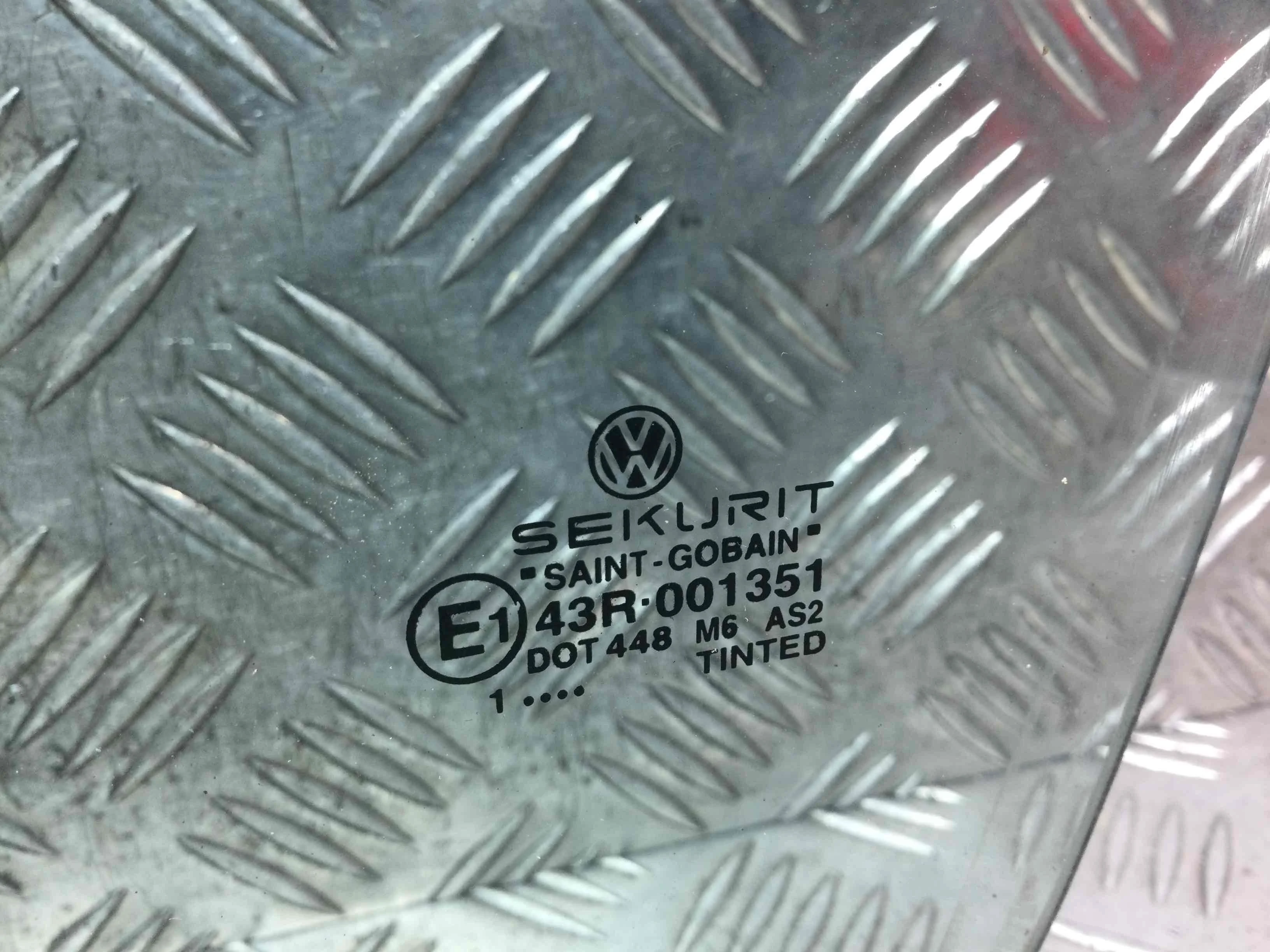 Стекло двери передней левой Volkswagen Golf 4 поколение (1997-2004) бензин 1.6 i Механика Универсал