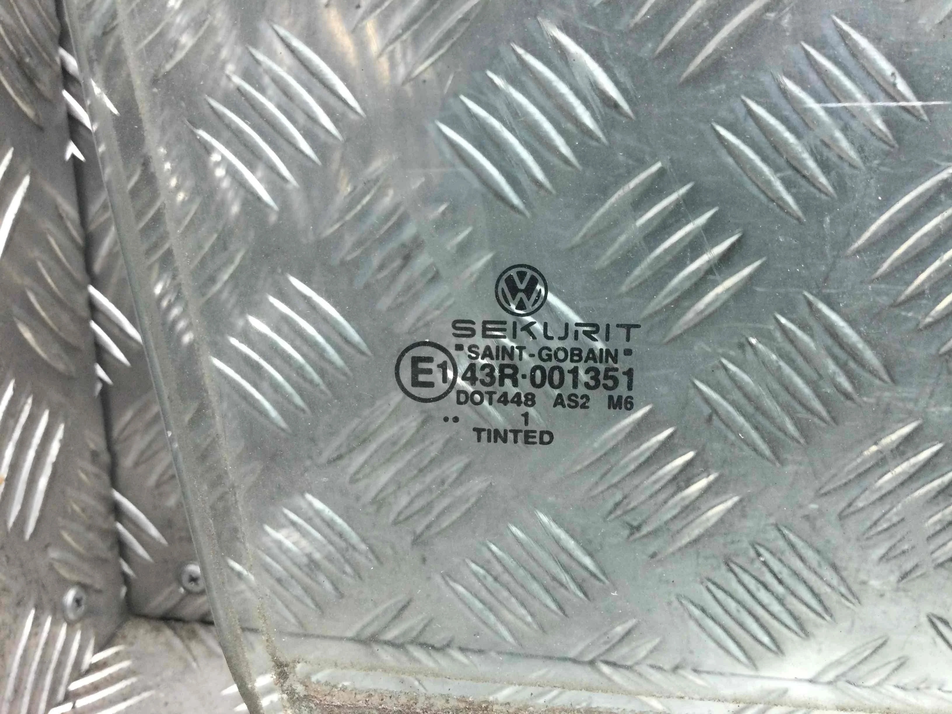 Стекло двери передней правой Volkswagen Golf 4 поколение (1997-2004) бензин 1.4 i Механика 3-дв, х/б