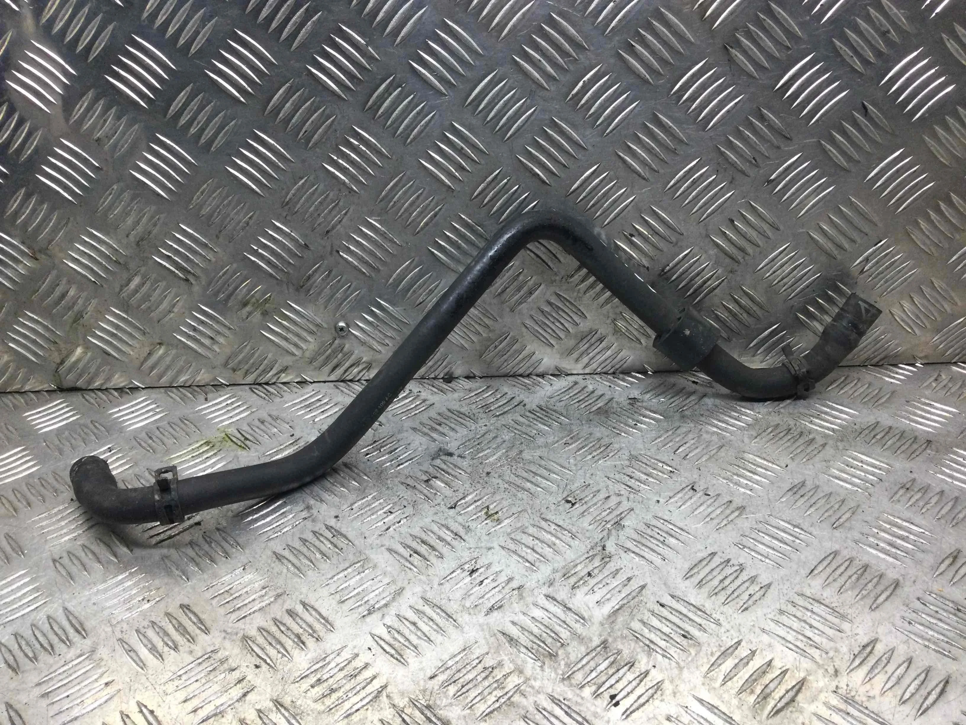 Патрубок (трубопровод, шланг) Volkswagen Golf 4 поколение (1997-2004) бензин 2.0 i Механика 3-дв, х/б