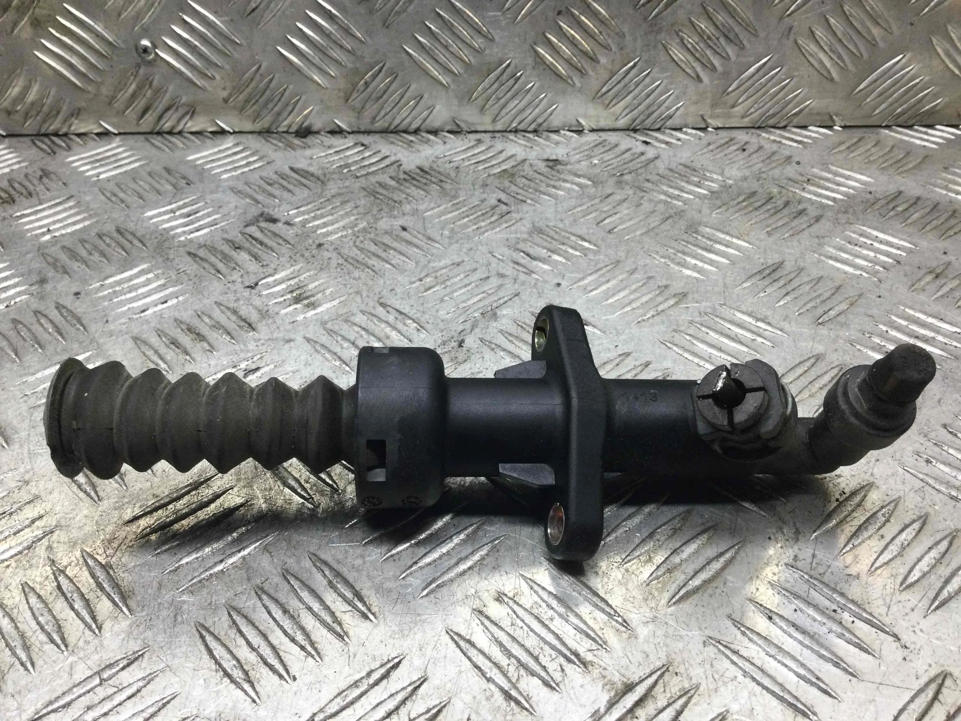 Цилиндр сцепления рабочий Citroen C5 C5 I (DC,DE,RE,RC) 2001 - 2008 бензин 2.0 i Механика Седан