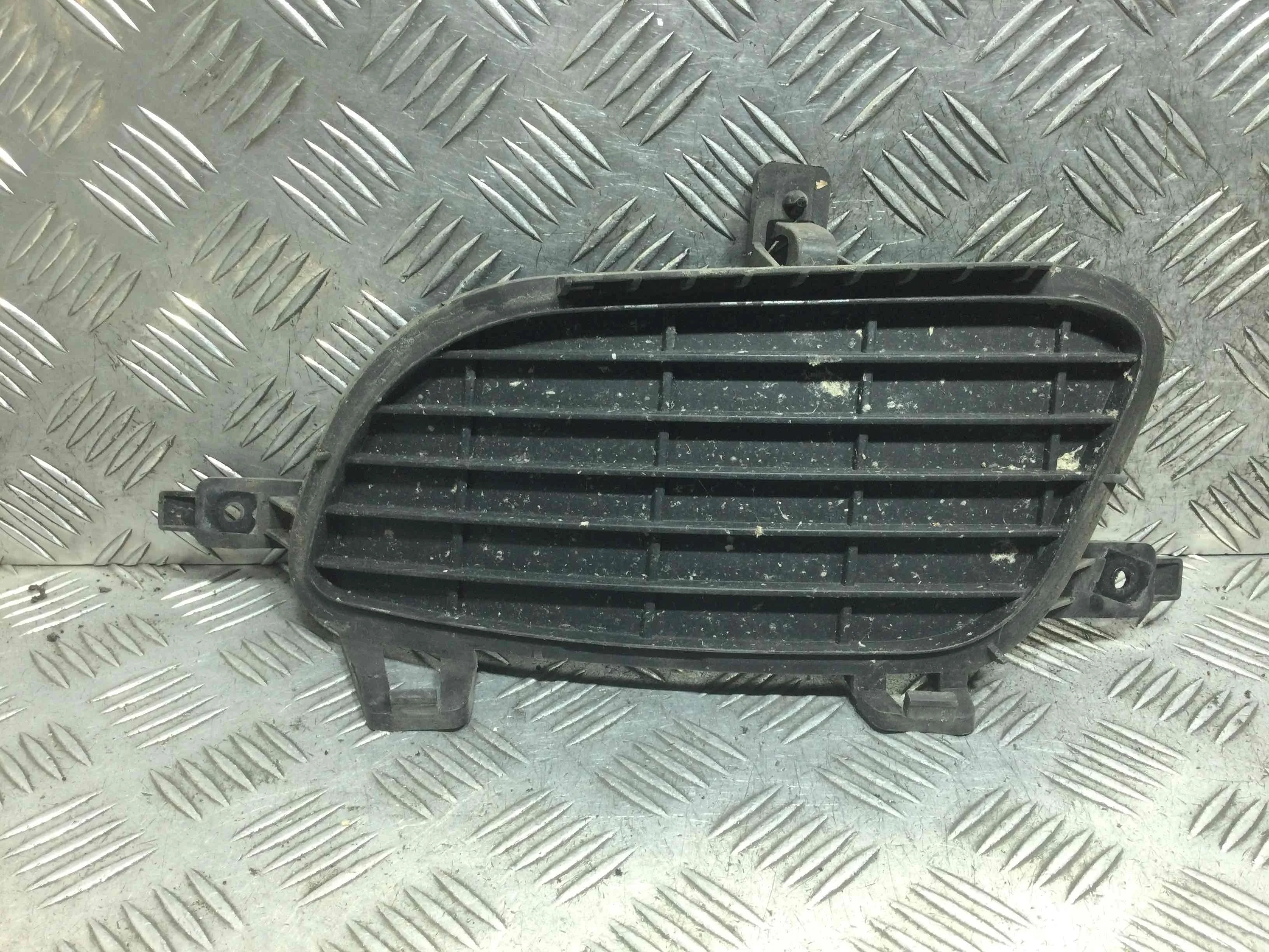 Заглушка (решетка) в бампер передний Mercedes A-klasse W169 (2004-2008) дизель 2.0 CDI Механика Х/б