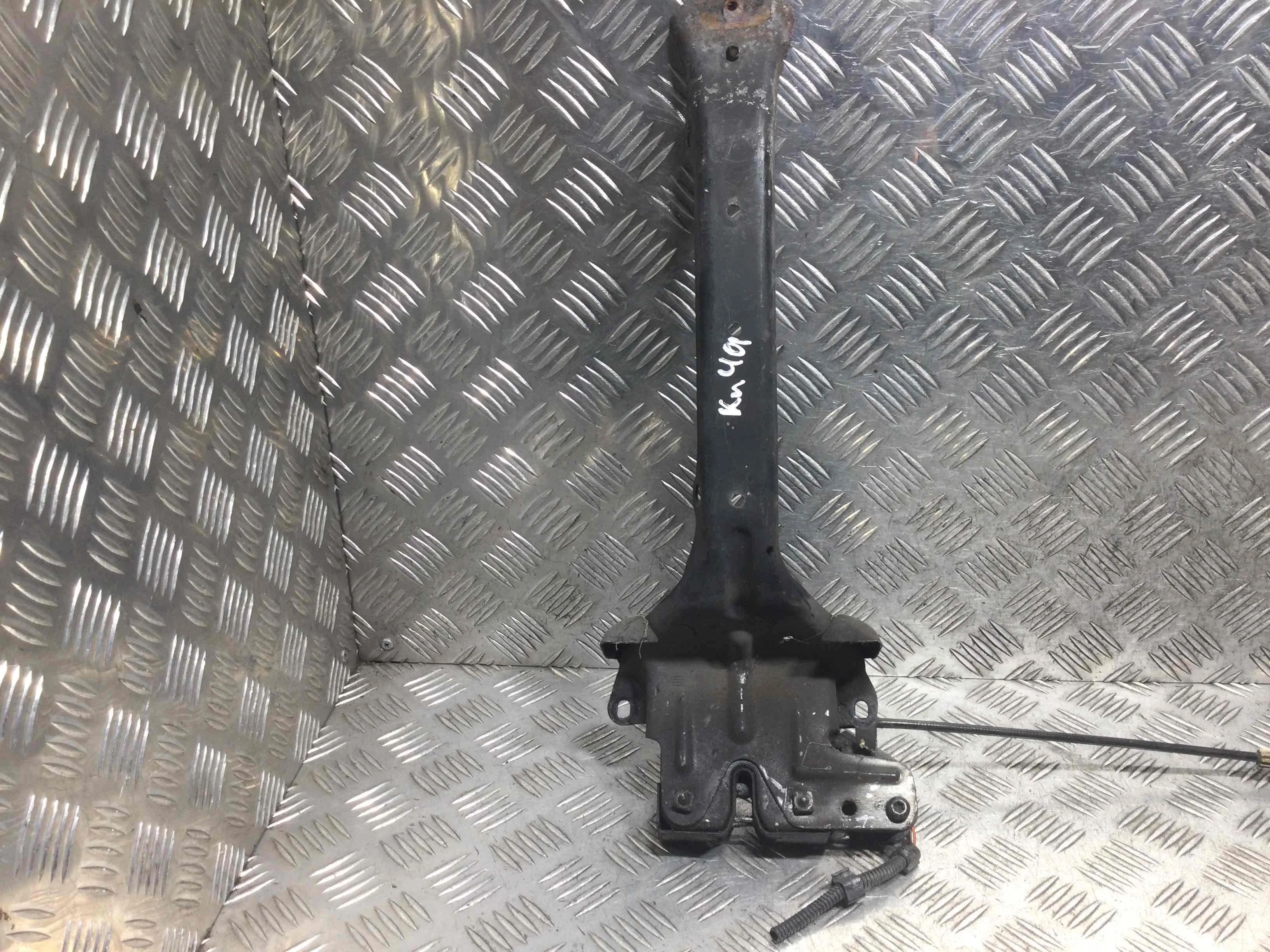 Замок капота Volkswagen Touareg 1 поколение 2002-2007 дизель 2.5 TDI Автомат Внедорожник