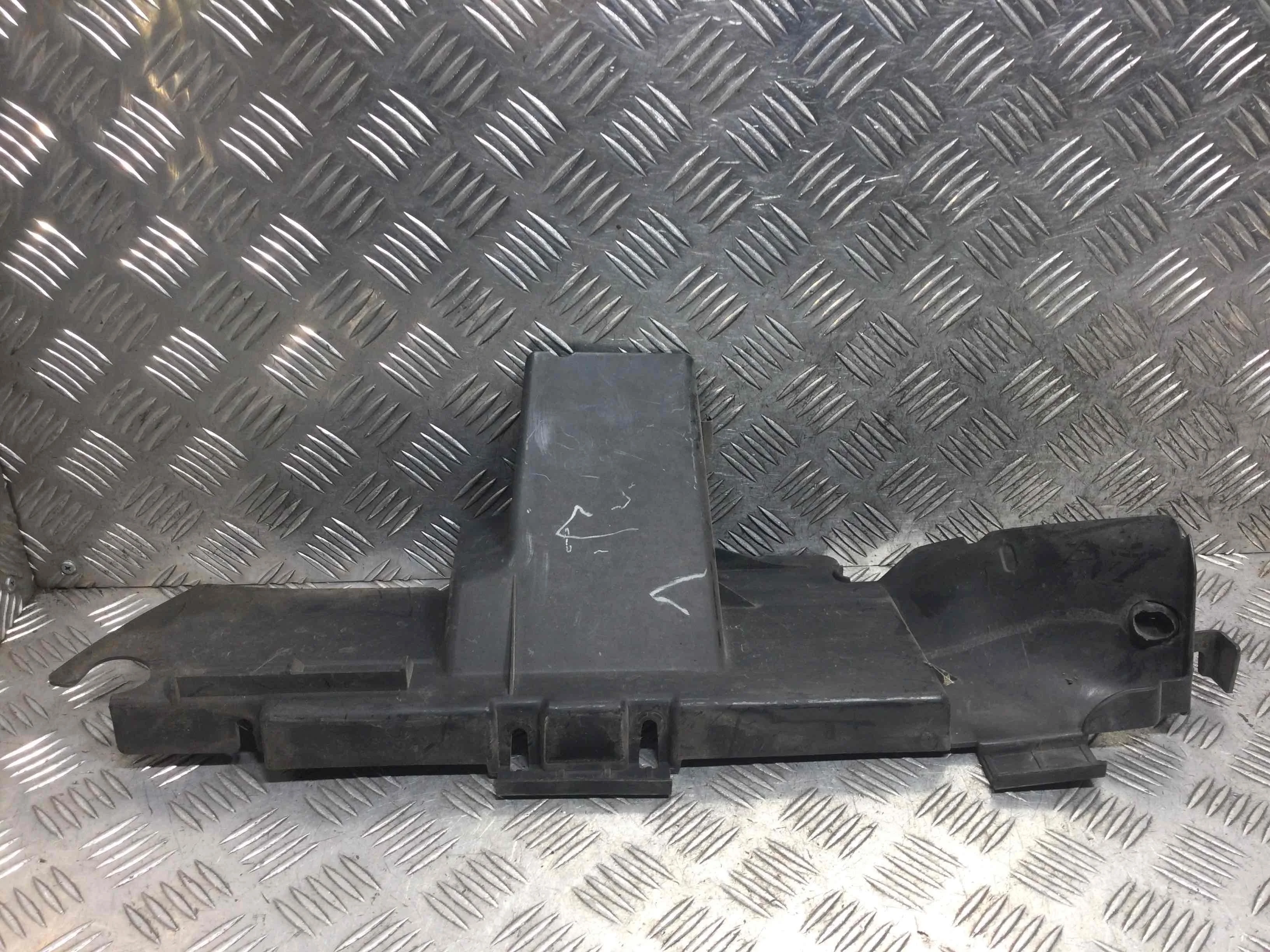 Дефлектор радиатора Volkswagen Touareg 1 поколение 2002-2007 дизель 2.5 TDI Автомат Внедорожник