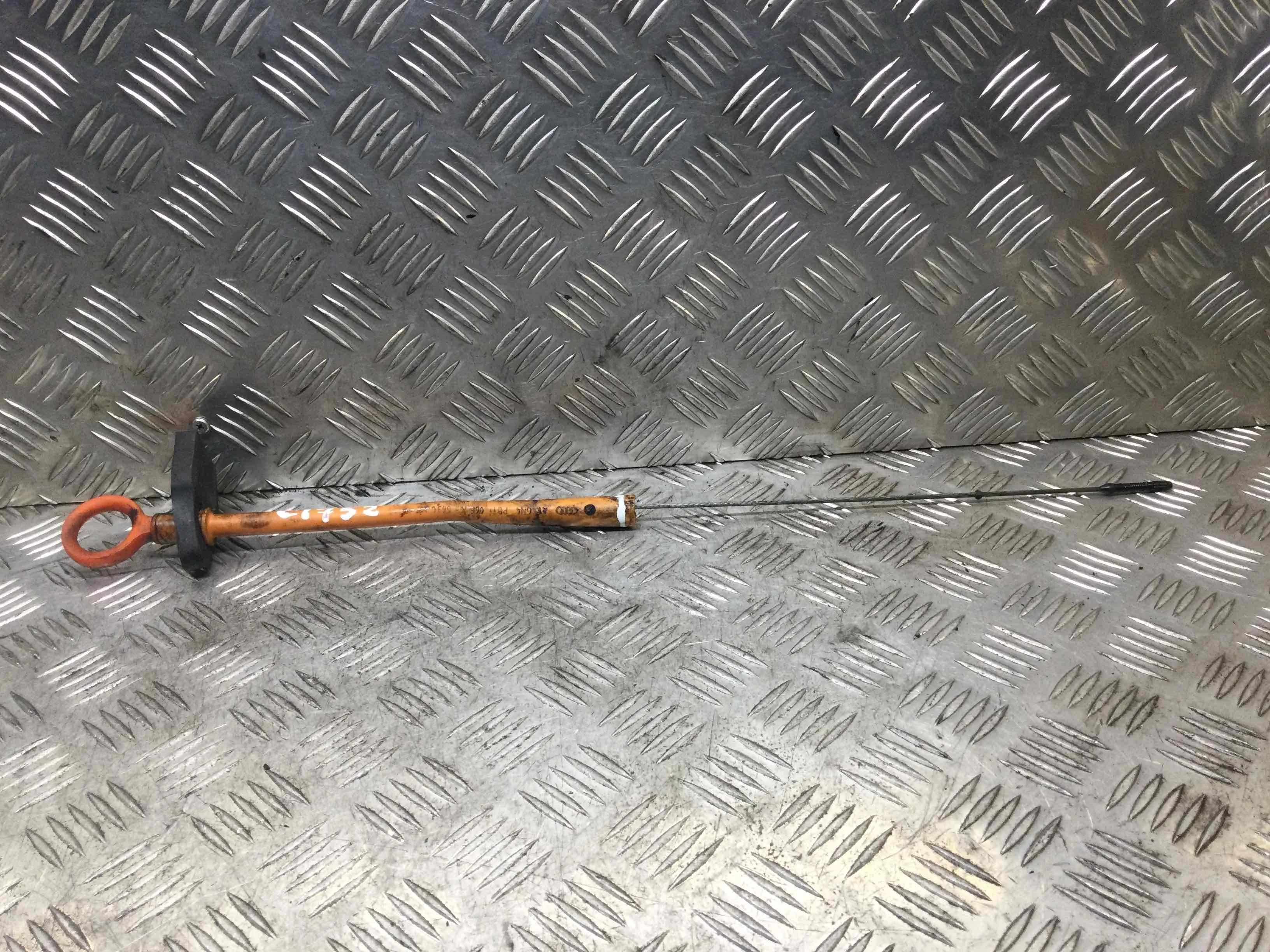 Щуп двигателя Audi A3 8P (2003-2005) бензин 2.0 i Механика Х/б