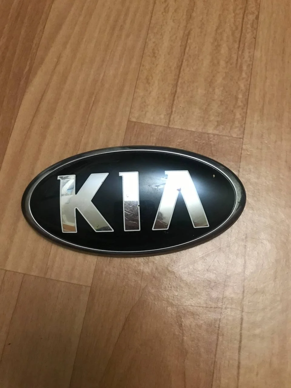 Эмблема Kia Ceed 86310A2000 JD, передняя