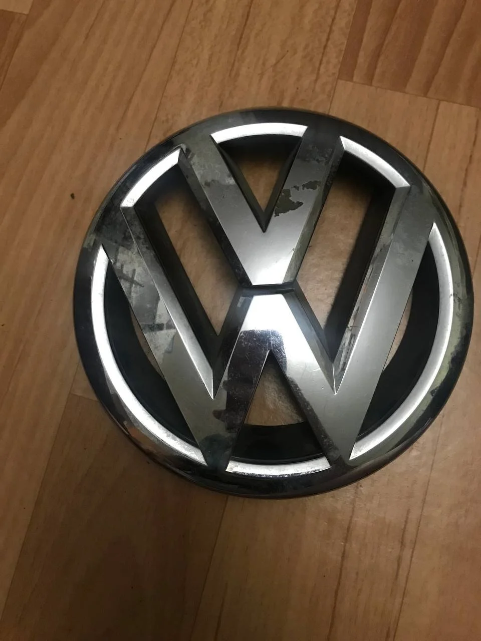 Эмблема Volkswagen Tiguan 561853600, передняя