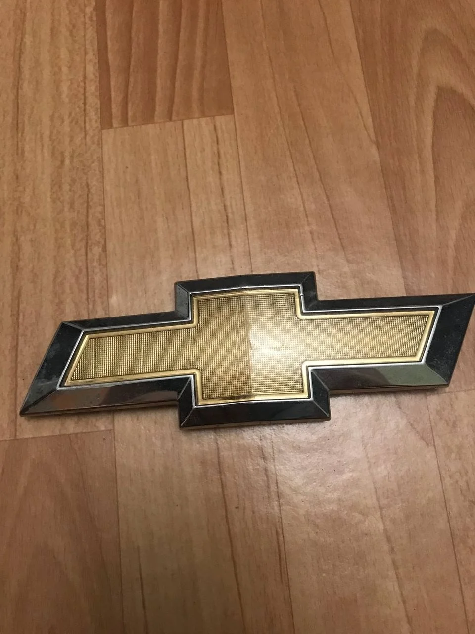 Эмблема Chevrolet Aveo T300 95122465, передняя