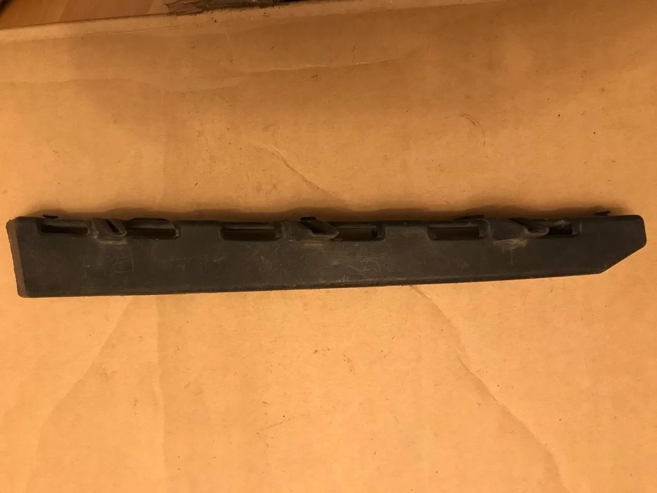 Крепление бампера Kia Ceed 86554A2000, переднее правое