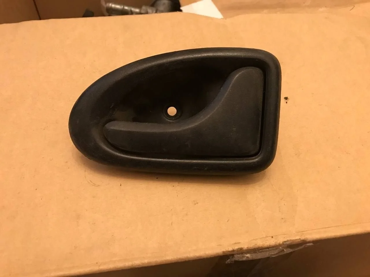 Ручка двери внутренняя Renault Megane 7700830079, правая