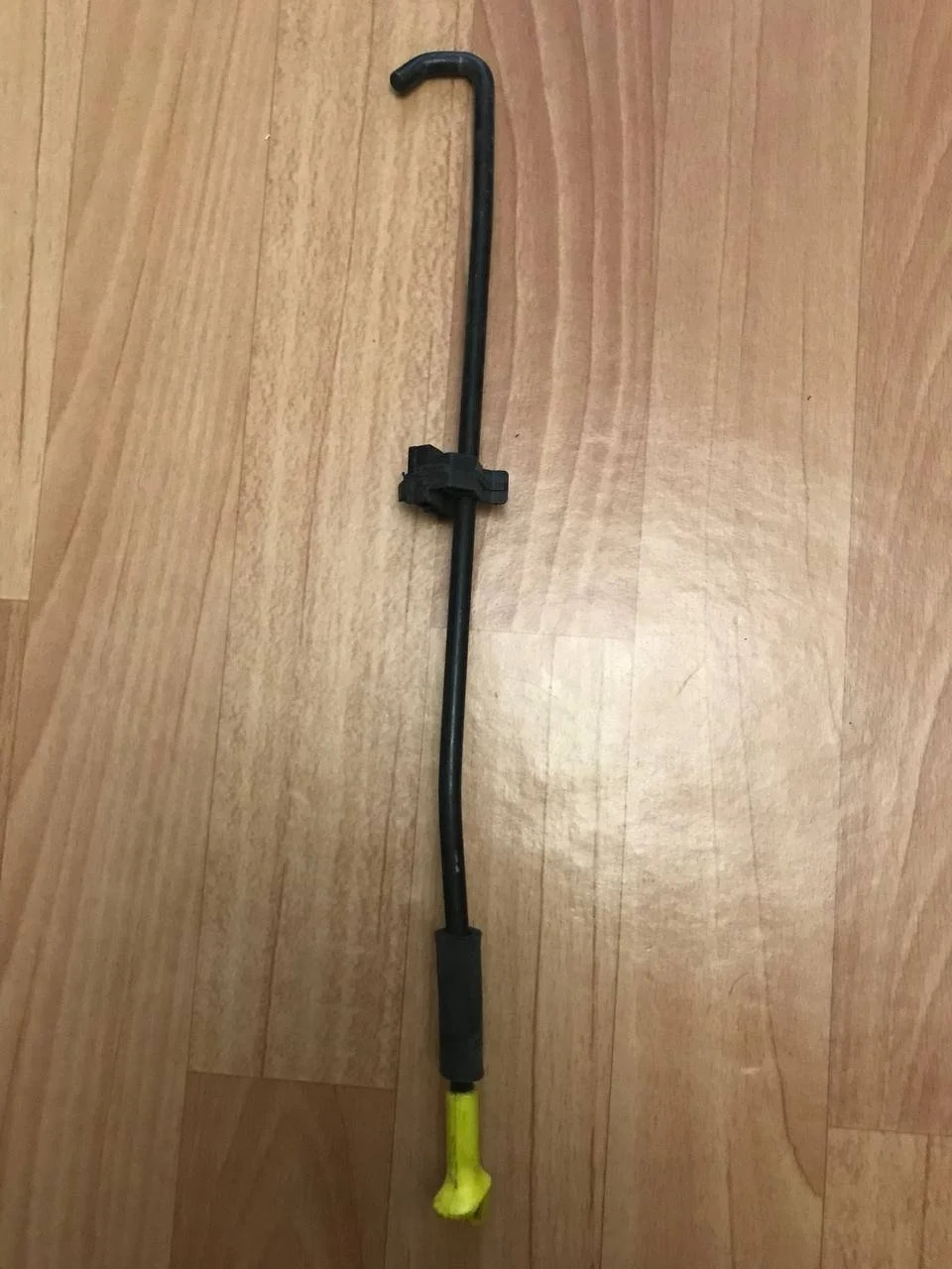 Упор капота Hyundai Solaris 811701R000