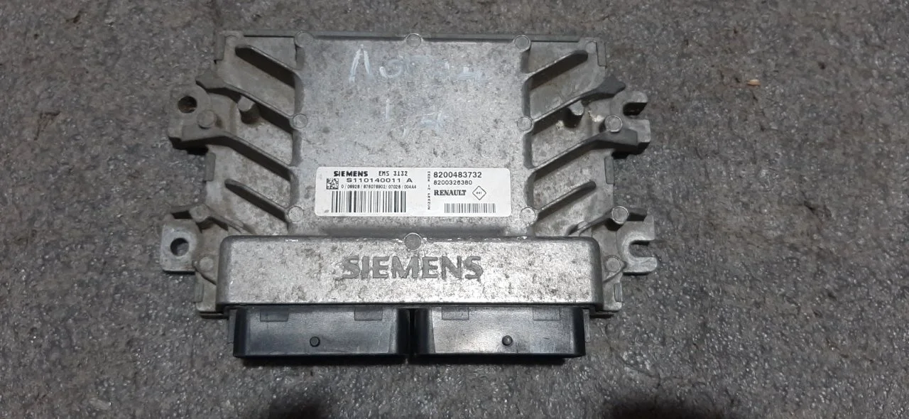 Блок управления ДВС Renault Logan 2006 8200483732