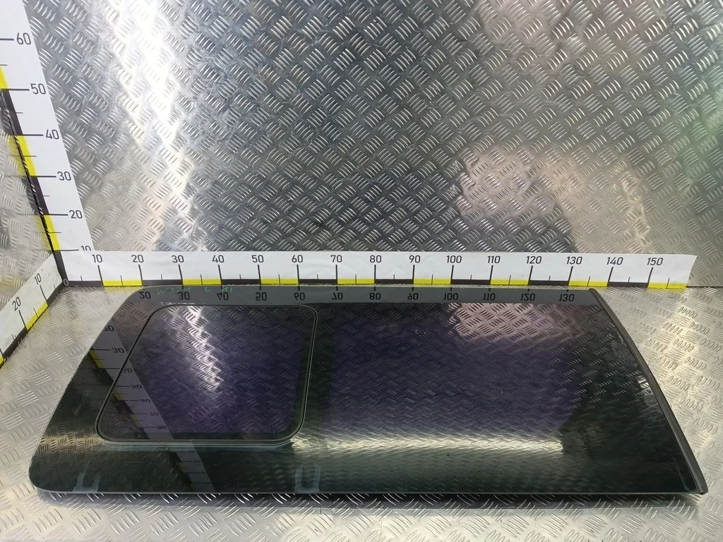 Стекло двери сдвижной левое Hyundai Grand Starex