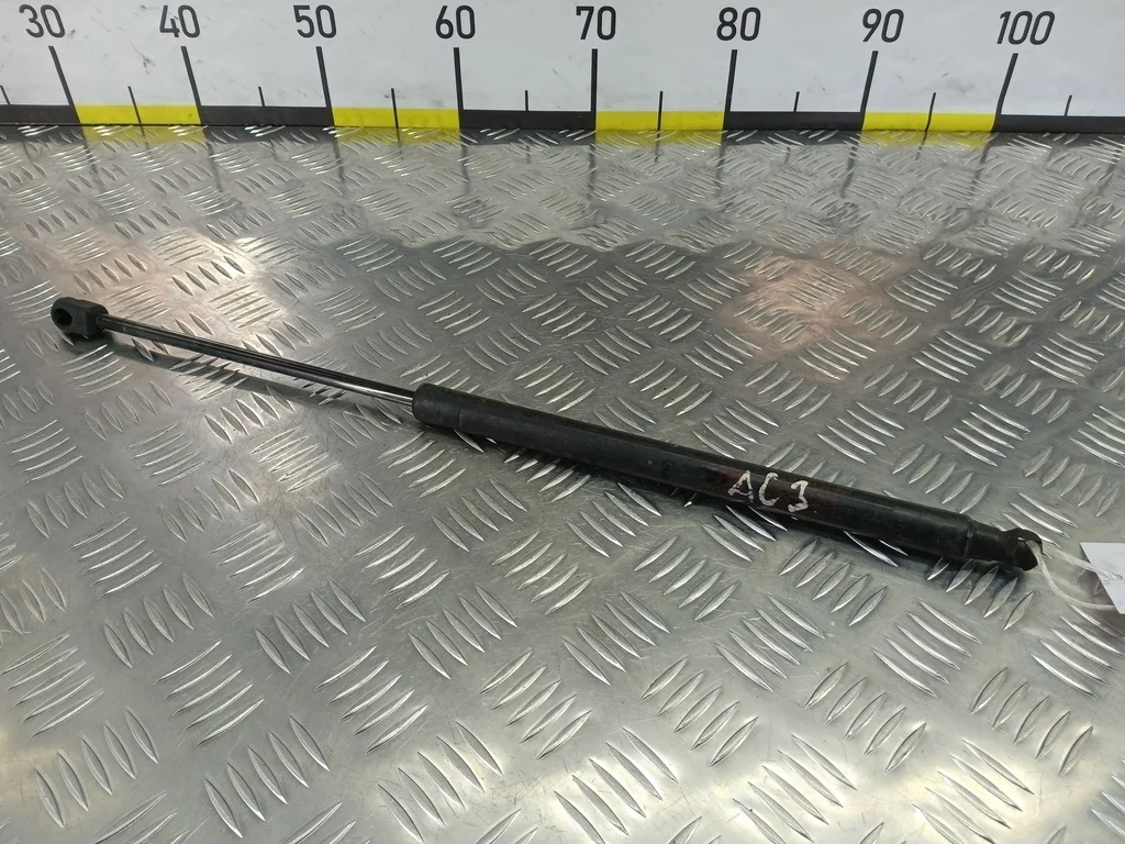 Амортизатор крышки багажника Hyundai GETZ I (2002