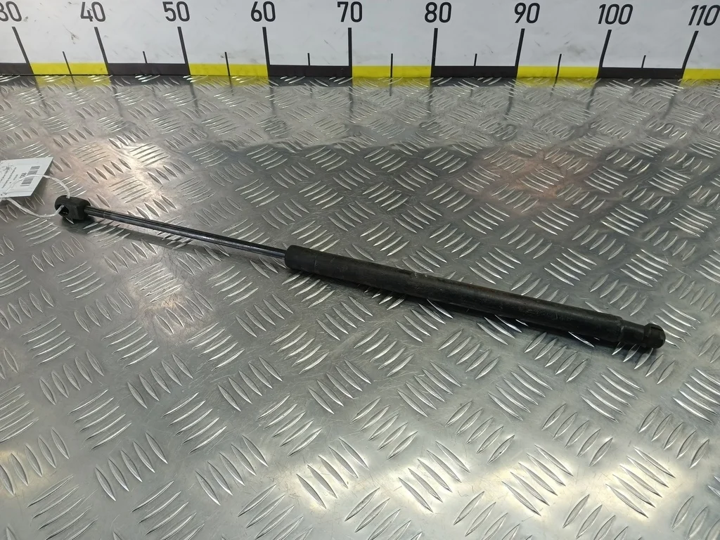 Амортизатор крышки багажника Hyundai GETZ I (2002