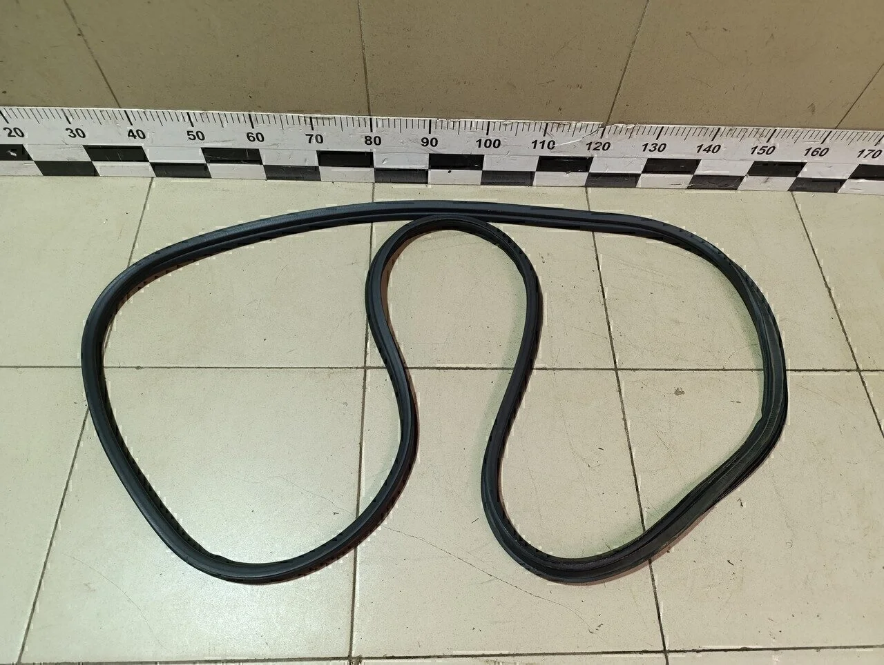 Уплотнитель багажника ix35/Tucson 2010-2015