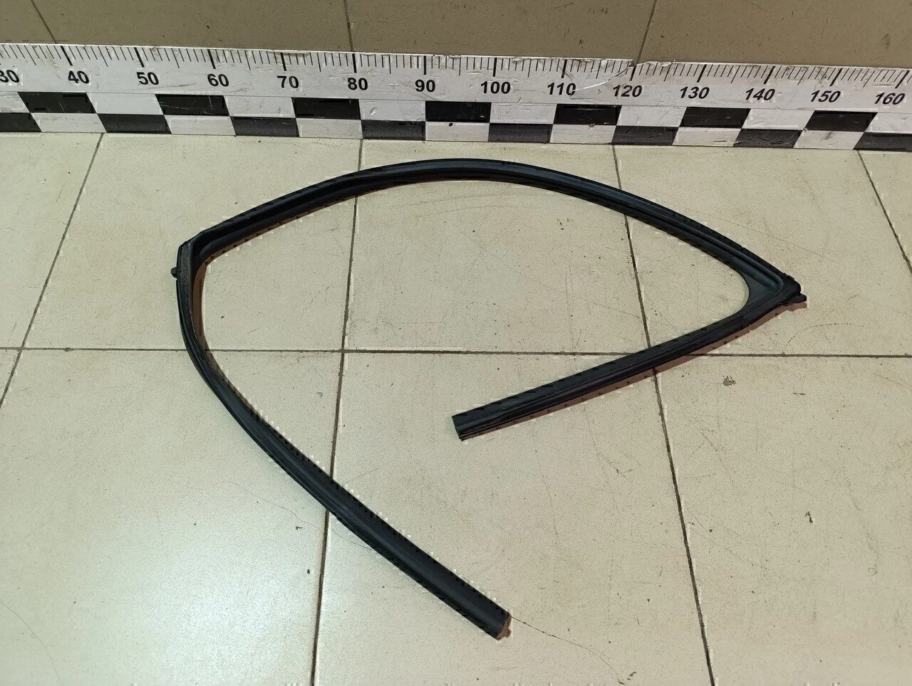 Уплотнитель стекла двери Outlander (GF) 2012>