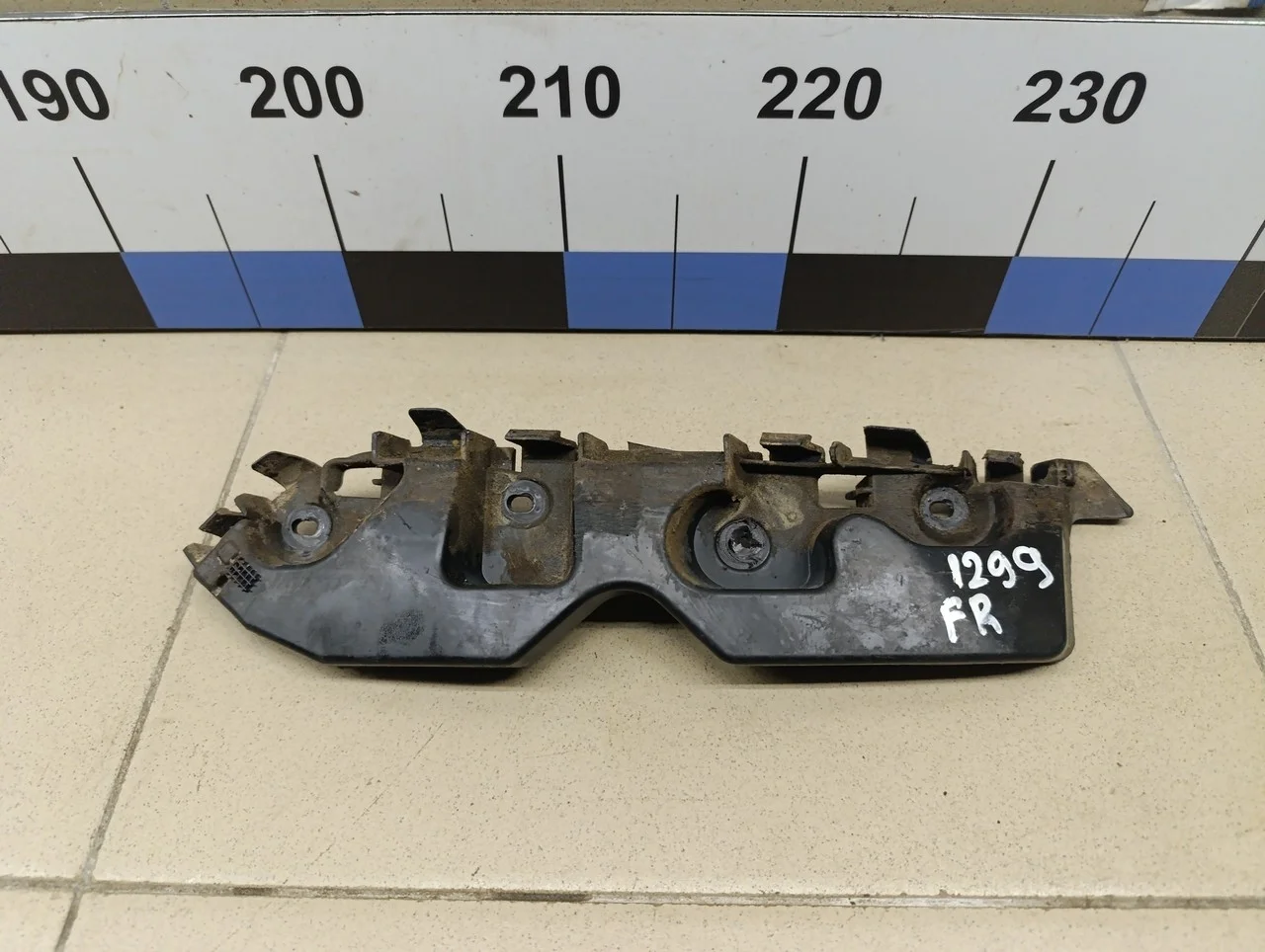 Направляющая переднего бампера правая Duster 2012>