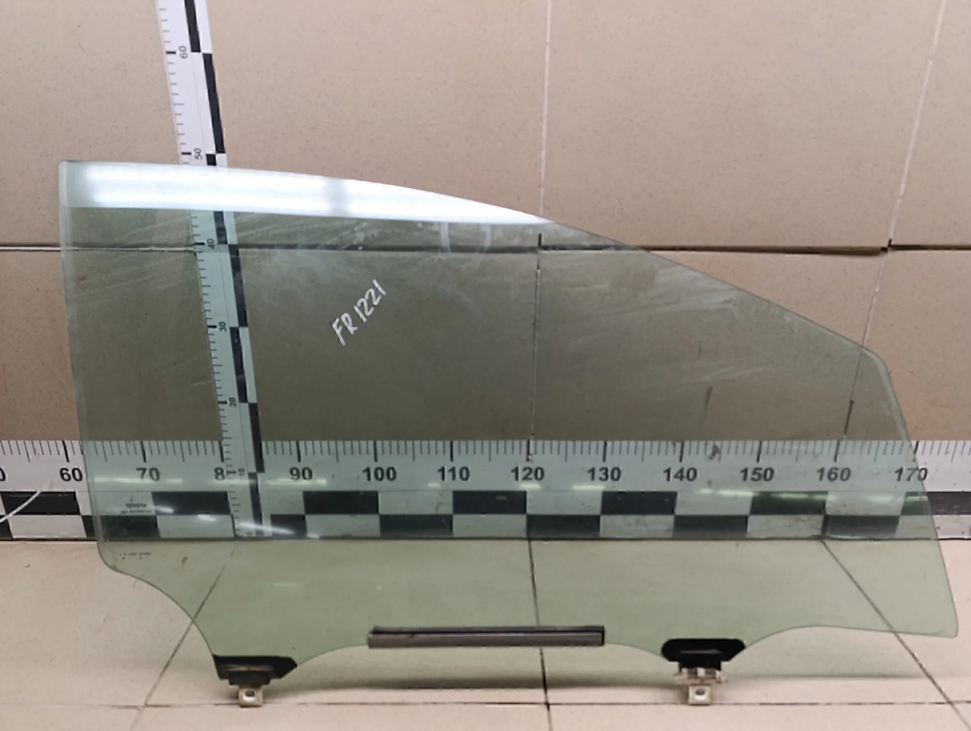 Стекло двери передней правой Auris (E15) 2006-2012