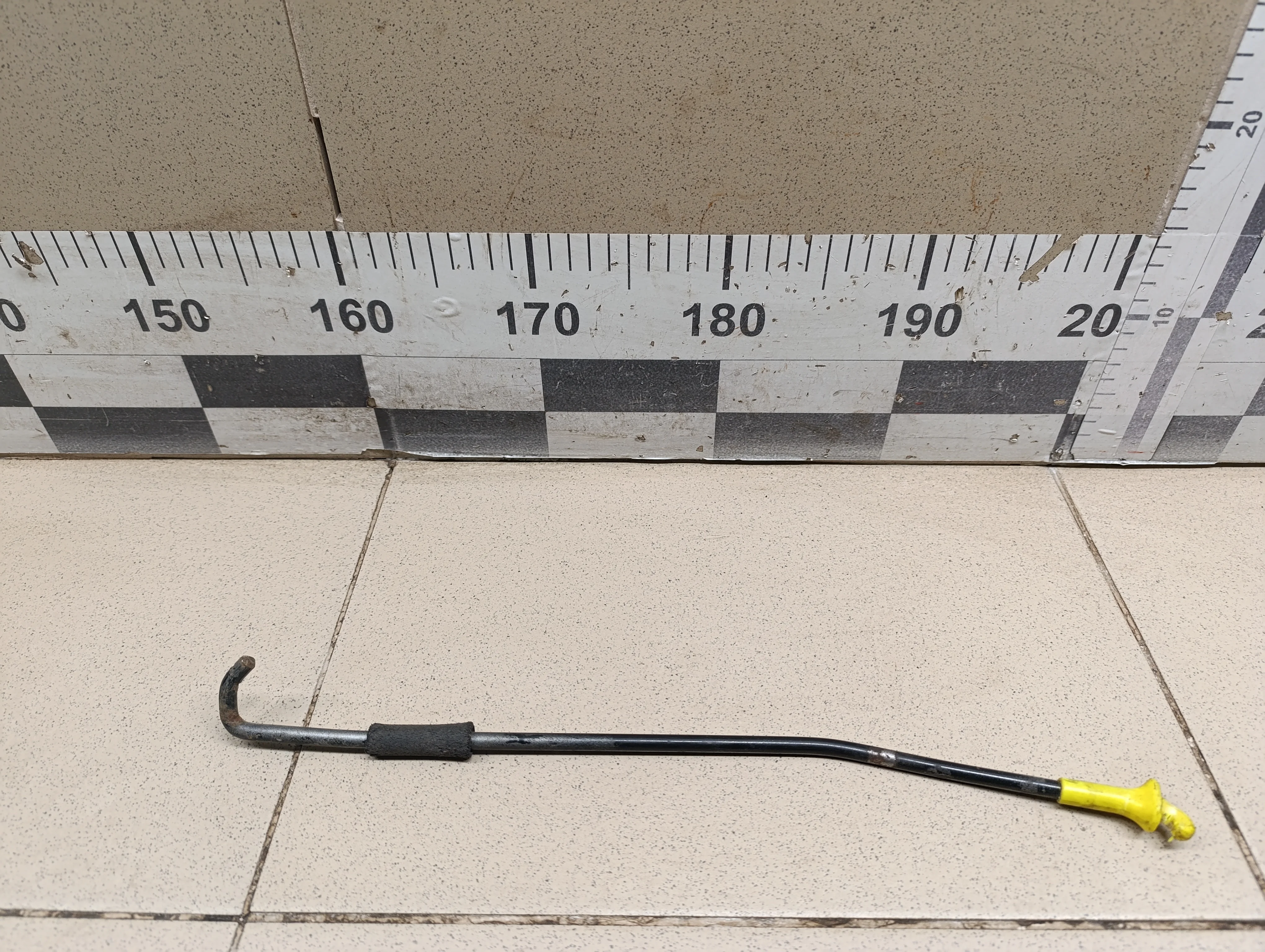 Держатель капота Solaris 2010-2017