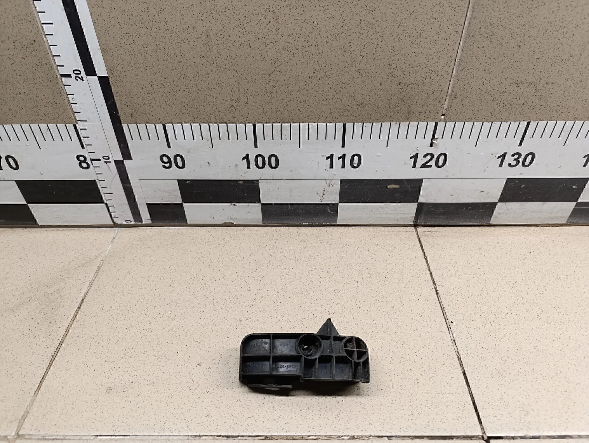 Кронштейн заднего бампера правый Auris (E15) 2006-2012